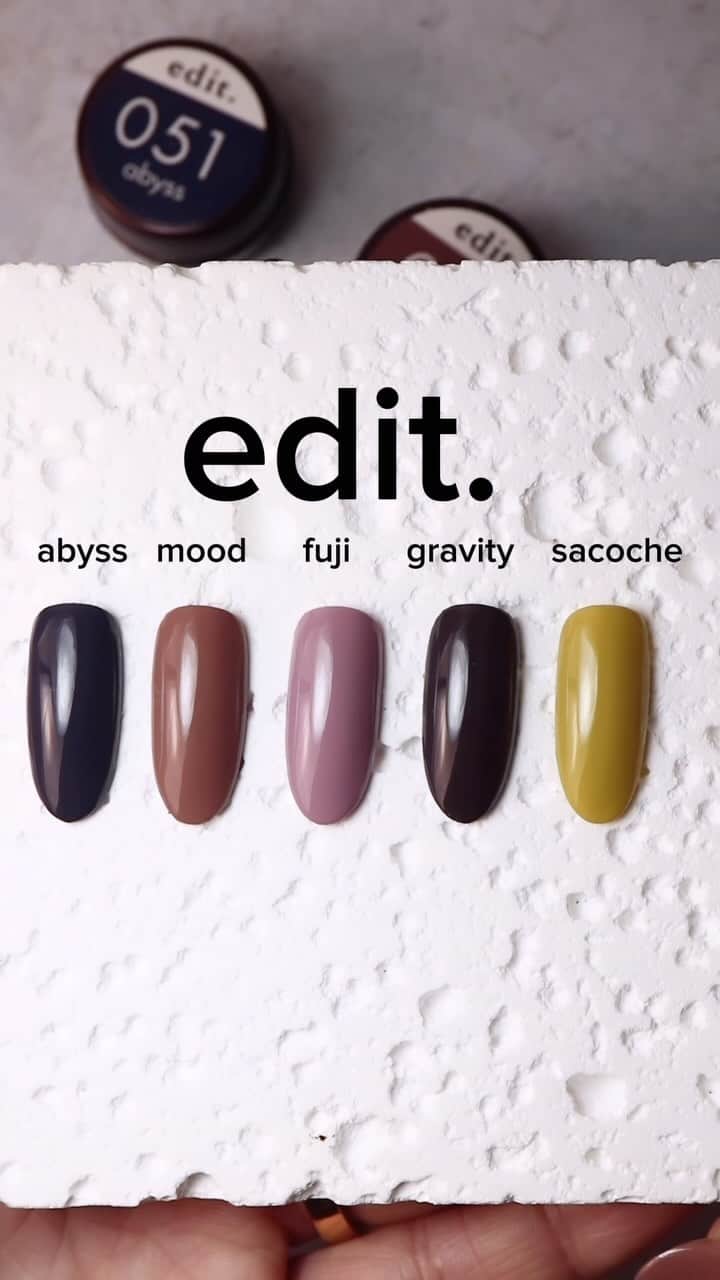 丸山美咲のインスタグラム：「これからカラーを購入される方に、 edit.秋冬のおすすめカラー5色✋  とにかく絶妙なカラーたち♡ 実際にサロンワークでよくオーダーがでて、さらに私が好きなカラー5色です☺️  #edit @edit.gel」