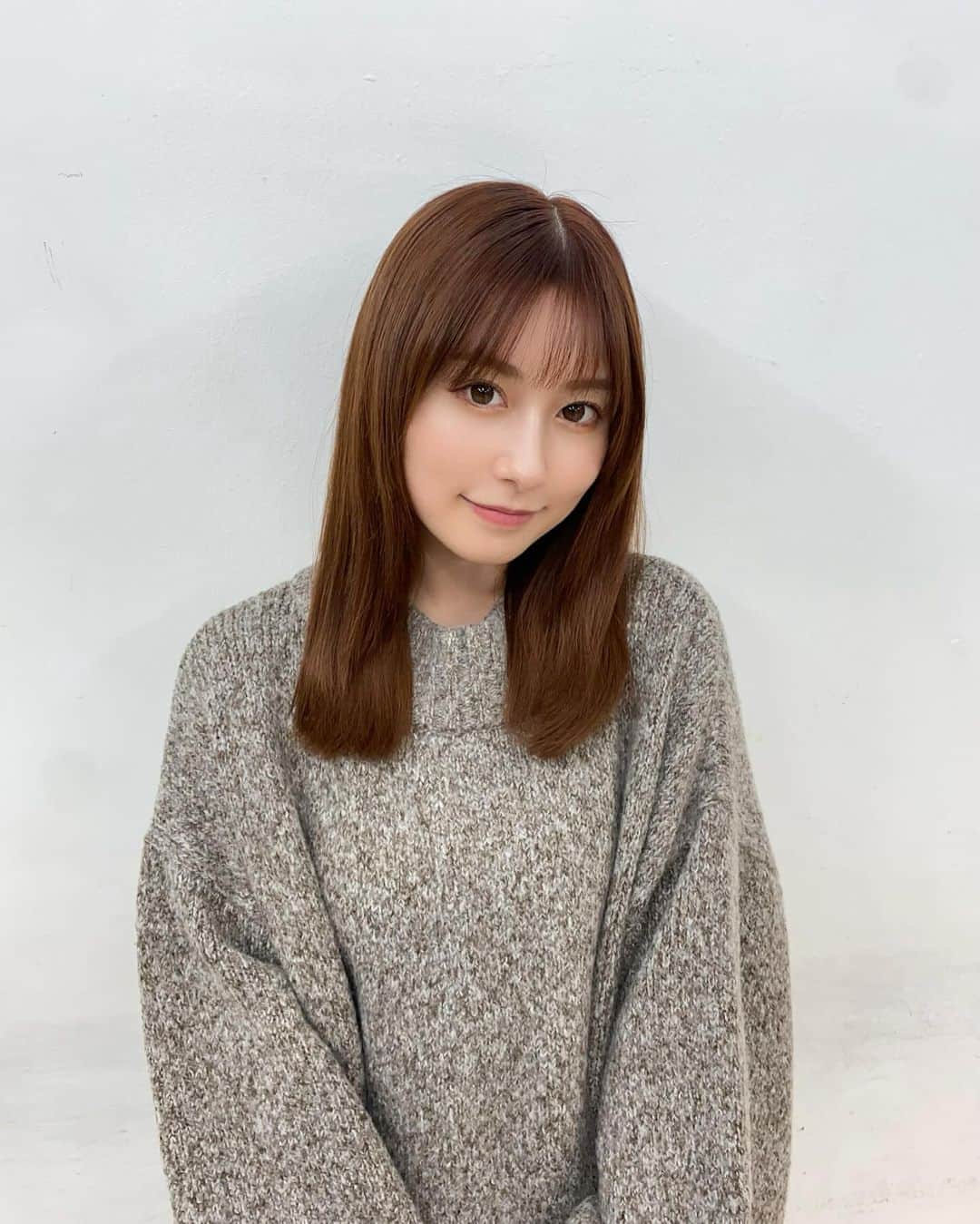 成瀬心美のインスタグラム：「💫  髪の毛つやんつやん！  これからまたイベントも続くから 根本染めて 大好きなトリートメント してもらってきた❣️  MINORIさんがマレーシアに 来月から行ってしまうので 愛の告白を沢山させていただいた(真顔  いつかマレーシアの美容院にも 行きたいなぁ✨  @aid_hair のトリートメント大好きだから また来年もよろしくお願いします😚」