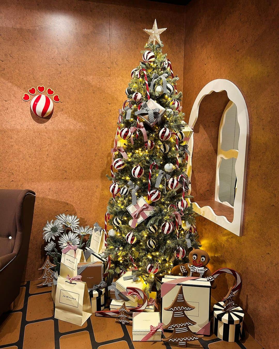 中西華菜さんのインスタグラム写真 - (中西華菜Instagram)「* Jo Maloneのクリスマスイベントに参加してきました☺️ クリスマス仕様になっていて海外に来たような気分に🎄 お気に入りの香水の匂いも見つけられたっ✨  #ジョーマロンロンドン #ジンジャーブレッドランド #jmlフォトコンテスト」12月15日 15時54分 - kananakanishi