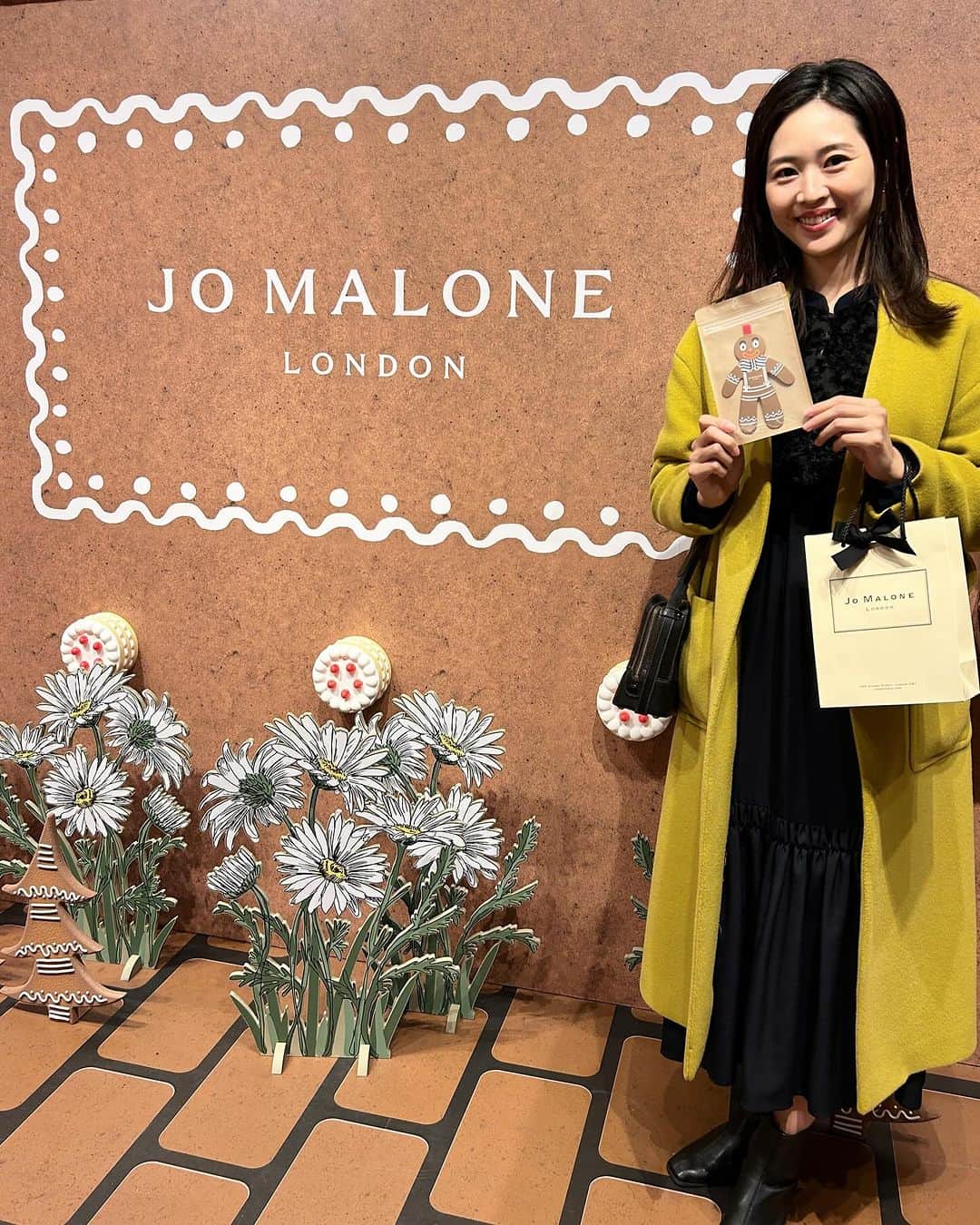 中西華菜のインスタグラム：「* Jo Maloneのクリスマスイベントに参加してきました☺️ クリスマス仕様になっていて海外に来たような気分に🎄 お気に入りの香水の匂いも見つけられたっ✨  #ジョーマロンロンドン #ジンジャーブレッドランド #jmlフォトコンテスト」