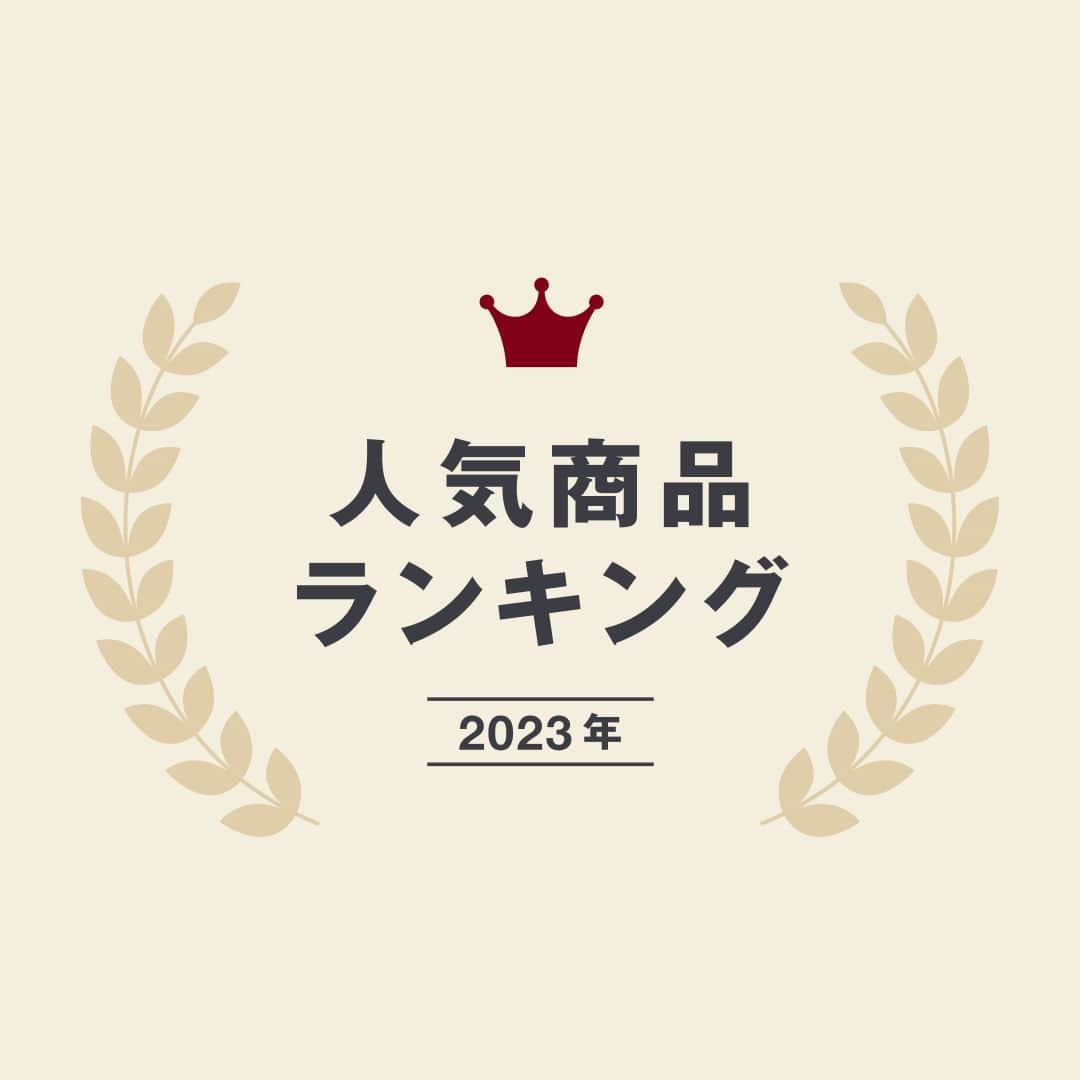 無印良品さんのインスタグラム写真 - (無印良品Instagram)「2023年 無印良品ネットストア人気商品ランキング - くらしに役立つさまざまな商品から、年間総合ランキングと、部門別に1位になった商品、SNSで話題となった商品をランキングにて紹介します。  ▼年間総合  1位：『素材を生かしたカレー バターチキン』 2位：『ポリプロピレンファイルボックス・スタンダードタイプ・ワイド・A4用ホワイトグレー』 3位：『やわらかポリエチレンケース・中』 4位：『やわらかポリエチレンケース用フタ』 　  ▼部門別1位  【レトルト部門】 ・カレー：『素材を生かした カレーバターチキン』 ・ご飯にかける：『ごはんにかける 八宝菜』 ・食べるスープ：『食べるスープ 揚げ茄子と豚肉の生姜スープ』 ・パスタ・パスタソース：『素材を生かしたパスタ ソース 粗挽き肉のボロネーゼ』  【菓子部門】 ・バウム：『不揃いバナナバウム』 ・ビスケット・クラッカー：『大袋 塩チョコ スティクパイ』 ・駄菓子：『わた菓子』 ・チョコレート：『大袋 塩チョコ スティクパイ』  【日用品・収納・家具部門】 ・日用品・消耗品：『携帯用メガネ拭き』 ・ポリプロピレン・ポリエチレン収納：『ポリプロピレンファイルボックス・スタンダードタイプ・ワイド・A4用ホワイトグレー』 ・天然素材収納：『重なるラタン 長方形バスケット・中』 ・家具：『壁に付けられる家具 フック』  【ケア用品・アロマ部門】 ・フェイスケア：『化粧水・敏感肌用・高保湿タイプ（大容量）』 ・ボディ・ヘアケア：『ホホバオイル』 ・フレグランス・エッセンシャルオイル：『ラタンスティック』 ・コスメ・小物収納：『生成カットコットン』  【衣料品部門】 ・バッグ：『ジュートマイバッグ（A4）』 ・靴下：『足なり直角 スニーカーイン（婦人）』 ・肌着：『フライス編みハイライズショーツ』 ・パジャマ：『二重ガーゼクルタ』  　 ▼SNSで話題となった商品  1位：『薬用デオドラントボディーソープ』 2位：『薬用入浴剤　金木犀＆ネロリの香り』 3位：『インテリアフレグランスオイル』 4位：『目盛り付き ドリンクボトル　500ml』  その他、詳細については、ネットストアの特集ページ「2023年 人気商品ランキング」をご覧ください。  ※2023年1月～2023年10月の売上個数をもとに集計しました ※ネットストアでは、一部商品が欠品しております。お求めの際はお近くの店舗をご利用ください - #無印良品 #MUJI #人気商品ランキング #人気商品 #ランキング #無印購入品 #無印商品購入品」12月15日 16時00分 - muji_global