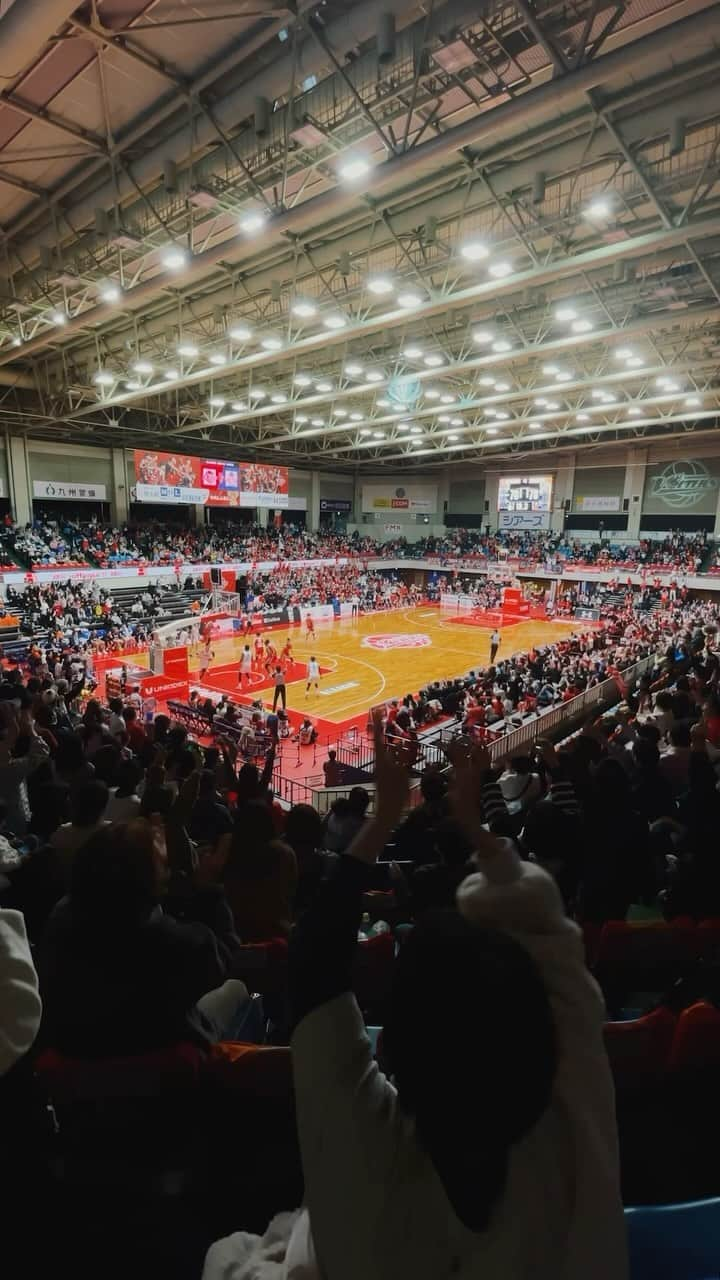 熊本ヴォルターズのインスタグラム：「県立体育館がバスケアリーナに🏀👀  #熊本ヴォルターズ #熊本県立総合体育館 #Bリーグ #熊本バスケ」