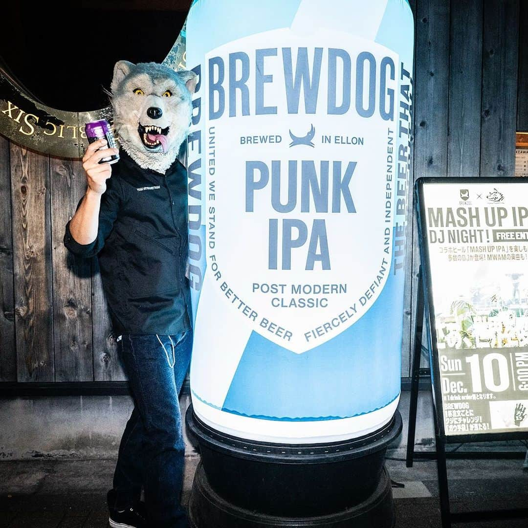 Man With A Missionさんのインスタグラム写真 - (Man With A MissionInstagram)「*  MWAM×BREWDOGのコラボ展開中！  DJ SANTAMONICAが、12月10日に行われた「MASH UP IPA」DJ NIGHT@ THE PUBLIC SIXのシークレットDJとして登場！  さらに、12月16日～17日に「さいたまスーパーアリーナ」で行われるWOLVES ON PARADE ツアーファイナルでは、BREWDOGブースが出現🍺  「MASH UP IPA」「PUNK IPA」を販売予定。さらに、会場でBREWDOGを購入すると、 MWAM × BREWDOG コラボグッズが当たる抽選会に参加できます！（※くじ引きは、お1人様1回まで。）  これからのコラボにも乞うご期待👍  #さあ世界を変えてやろう #bagus #バグース #さいたまスーパーアリーナ #punkwithamission #mwam #mwamjapan #manwithamission #マンウィズ #jrock #wolfband #wolves #rock #mashupipa #brewdogpunks #ブリュードッグ #ビール #ビアスタグラム #ビール好きな人と繋がりたい #ビール大好き #ビール好き #ビール最高 #brewdog #brewdogbeer #beer #craftbeer #punkipa」12月15日 17時00分 - mwamofficial