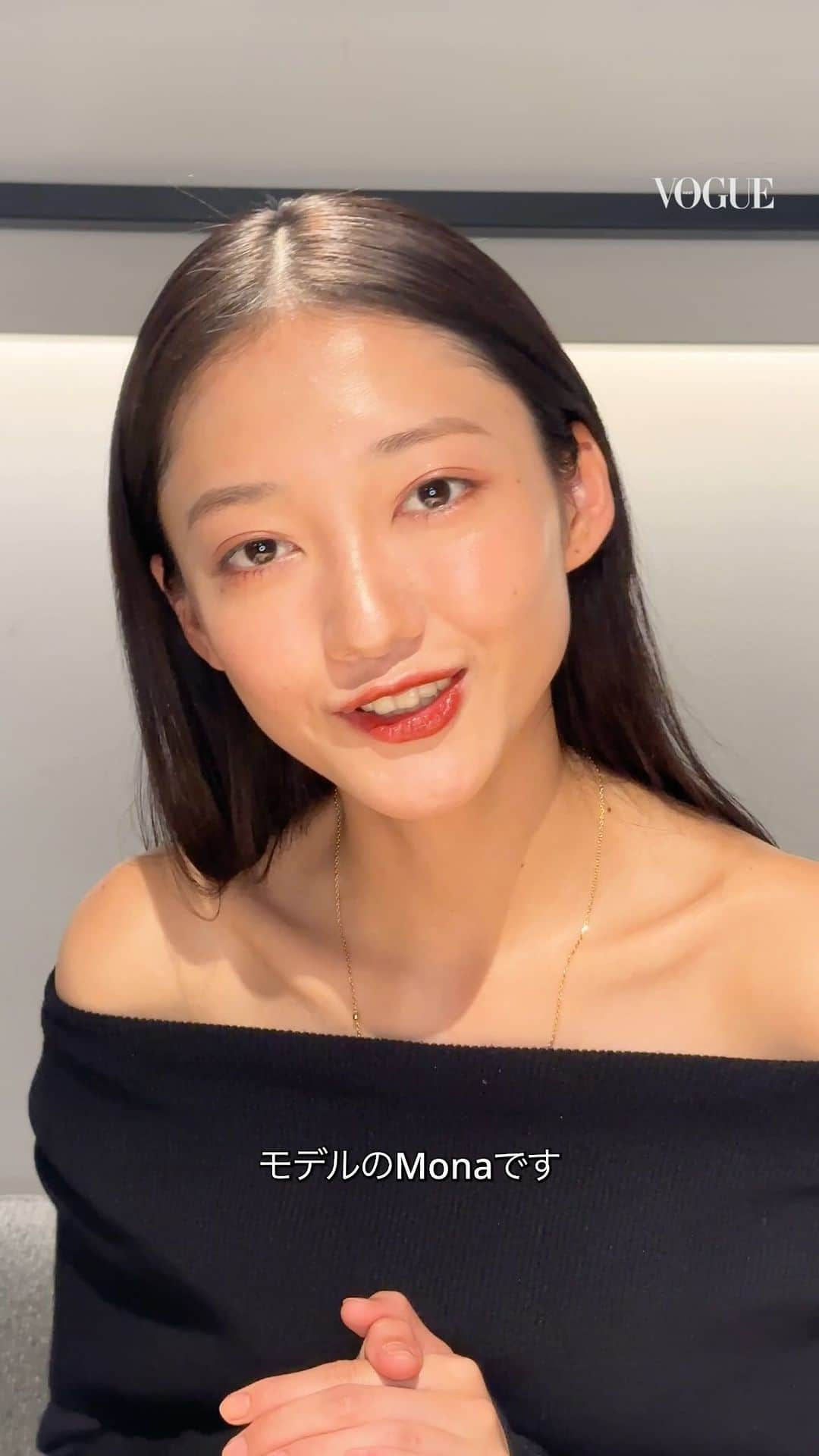 VOGUE JAPANのインスタグラム：「モデル @mona_kawasaki25 がこだわりのメイクを紹介！  #ヴォーグビューティーアワード で受賞した #ディオール のディオールショウ サンク クルール（743 ローズ チュール）を使用し、バーガンディー色で目もとに深みを演出する❤️  詳細はプロフィールのリンクより。  #voguebeautyawards #vba2023 #voguejapan_beauty #VBAJP」