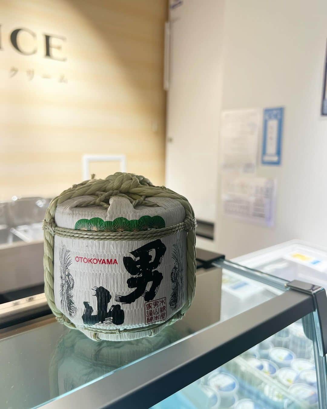 黒澤まさ美さんのインスタグラム写真 - (黒澤まさ美Instagram)「⁡ ⁡#東京ミッドタウン八重洲 にある#sakeice @sakeice_japan さんで#日本酒アイス 🍨 #日本酒 と塩えだまめのダブルにしました。しっかり日本酒を感じられる新食感のアイスははじめての体験😋日本酒好きの方はぜひ1度食べていただきたいアイスです👍🏼 ⁡ #丸の内スイーツ   PR @sakeice_japan #酒アイス #日本酒スイーツ #酒スイーツ #東京駅スイーツ #東京アイス」12月15日 17時04分 - masami_kurosawa