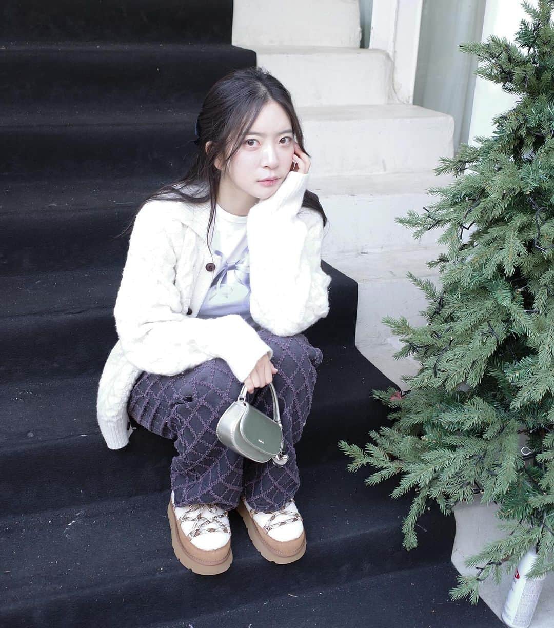 チョ・アヨンのインスタグラム：「리본 죠아해」