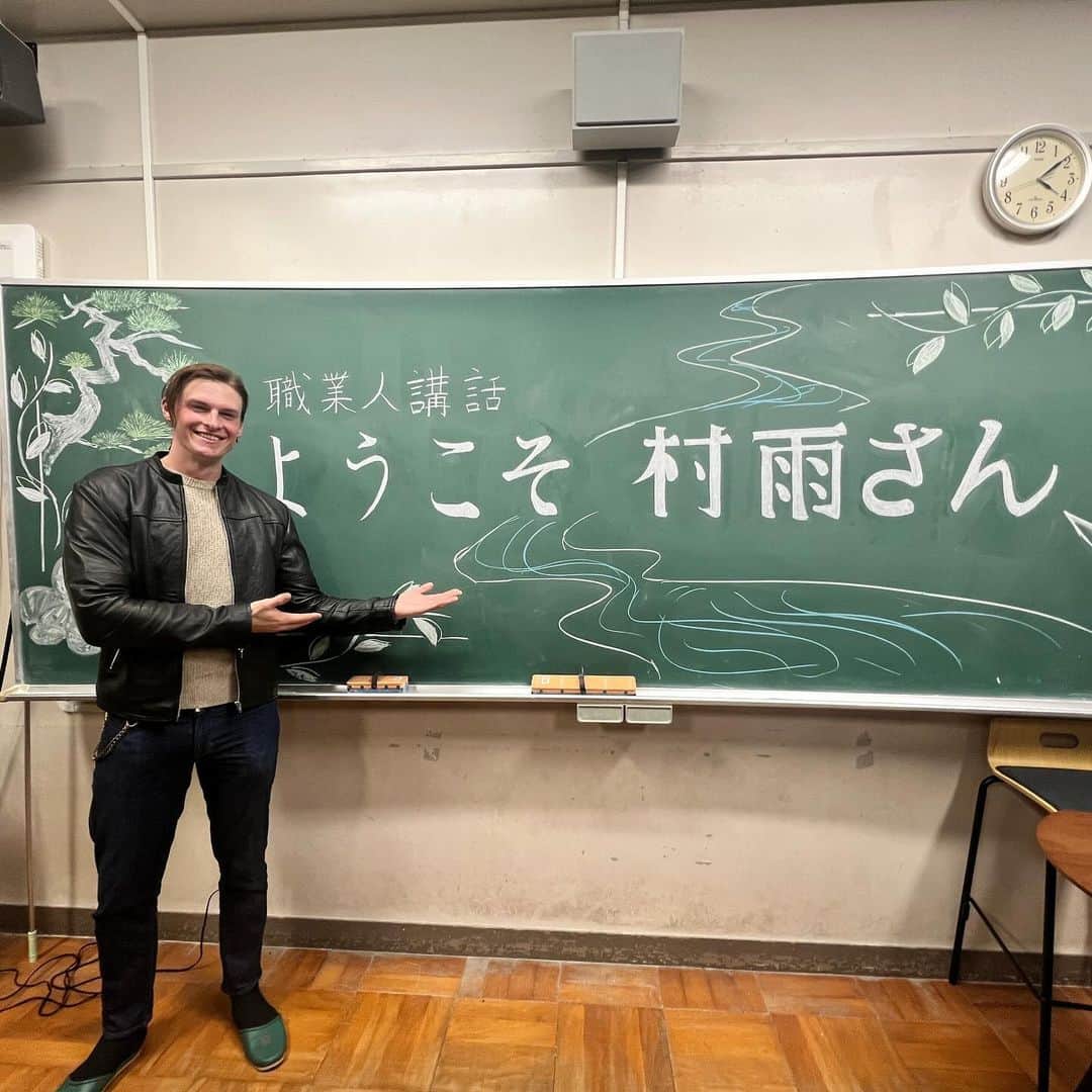 村雨辰剛のインスタグラム：「名古屋にある緑高校の生徒さんが僕を「職業人講話」に招待してくれました！🏫🌱 自分の高校生の時や僕の変わった経歴など色んな話をさせて頂きました。 皆さんと話ができて楽しかったし、積極的に質問してくれた姿勢に元気を貰った！ 緑高校の皆さん、ありがとうございました！☺️」