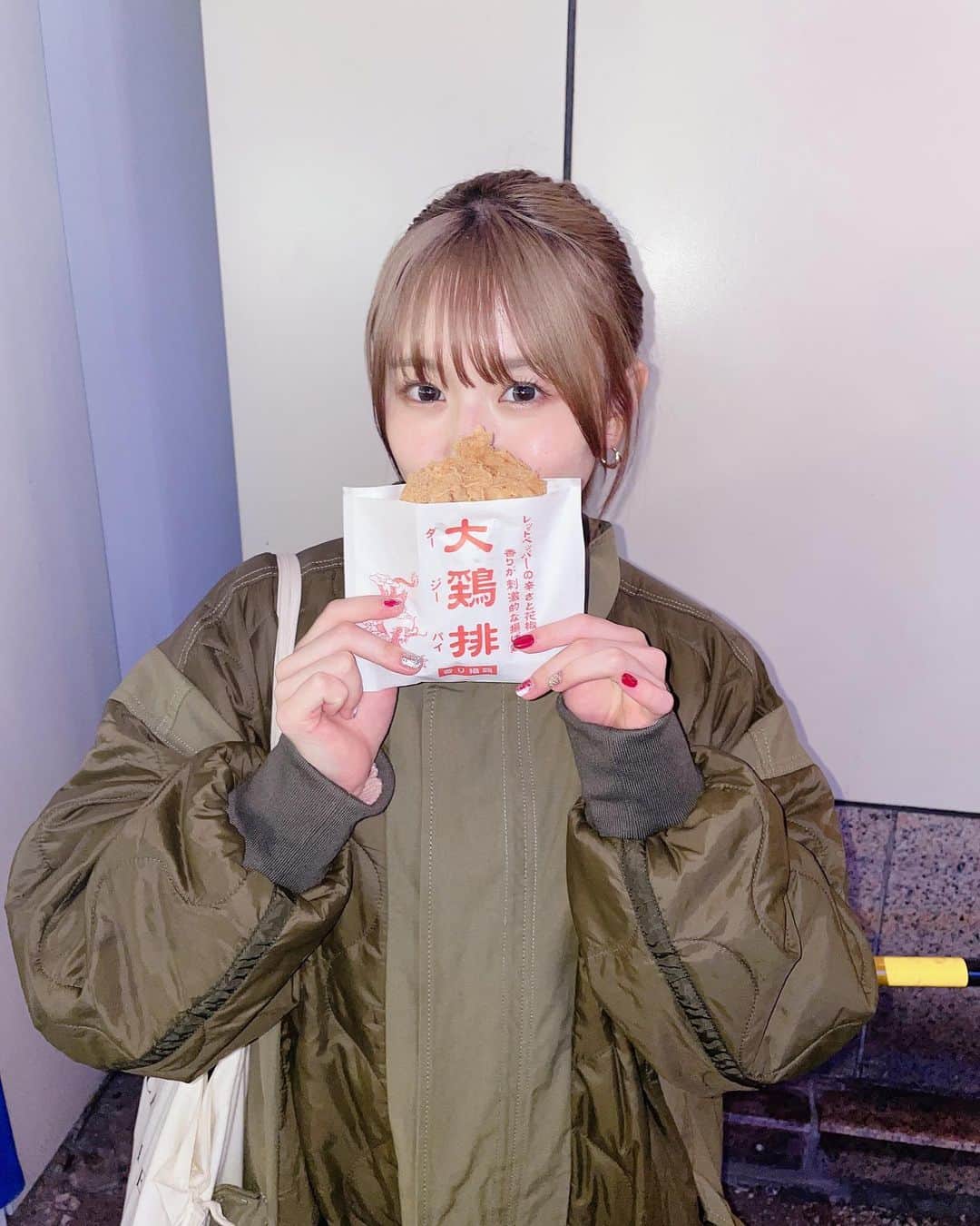 浅倉樹々さんのインスタグラム写真 - (浅倉樹々Instagram)「.  中華街も行った✌🏻  タピオカの女の子かわいいい 真似してみたけど上手く出来なかったので載せません、笑  #横浜中華街」12月15日 17時34分 - kiki_asakura.official