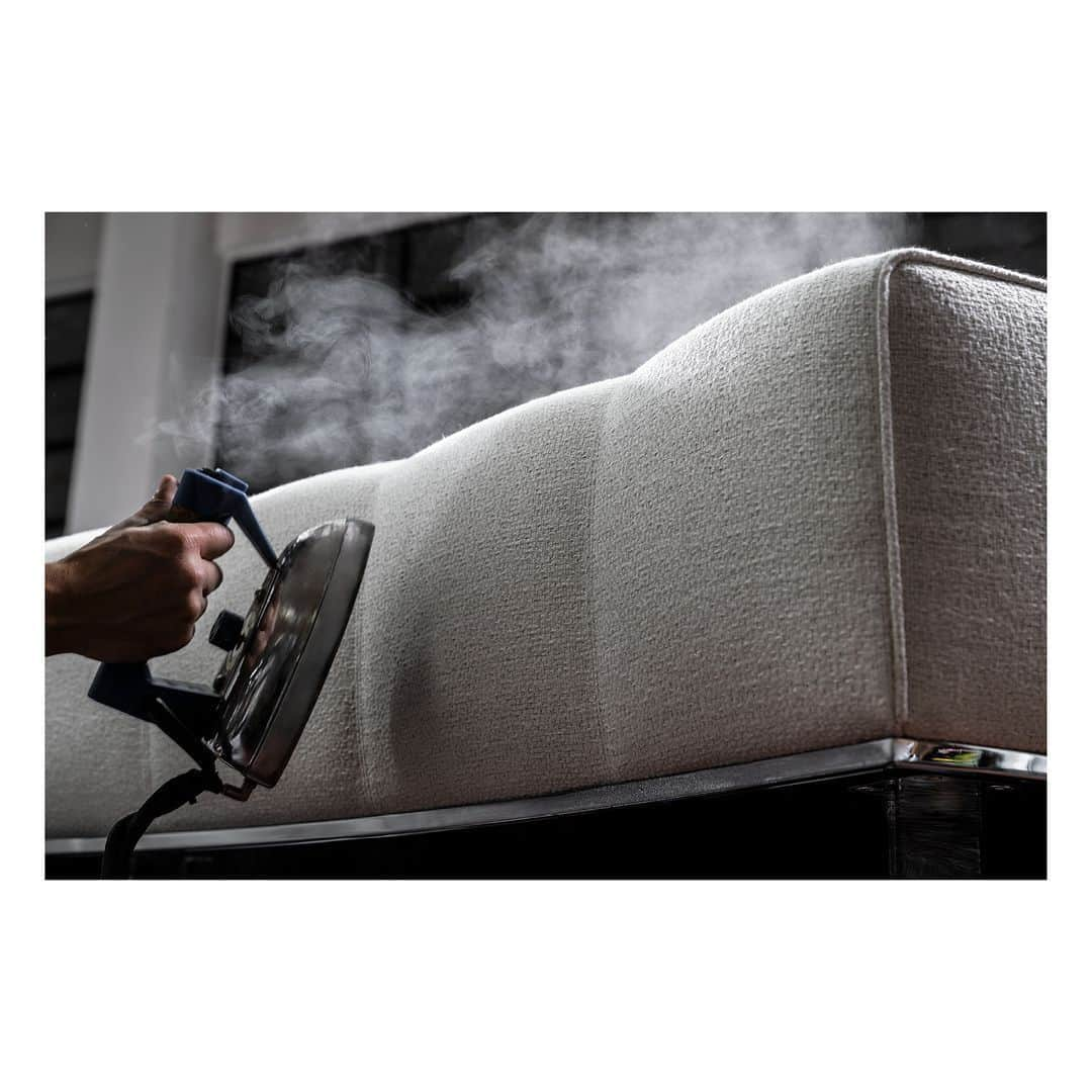 Minotti Londonさんのインスタグラム写真 - (Minotti LondonInstagram)「Immerse yourself into our world of craftsmanship and scroll through the pictures to discover the creation of our iconic Goodman seating system: authentic gestures bring to life a design conceived to last a lifetime.  Discover more at the link in bio.  Rodolfo Dordoni design  #minotti #minotti2023collection #goodman #seatingsystem #rodolfodordoni #interiordesign #designlover #madeinitaly」12月15日 17時43分 - minottilondon