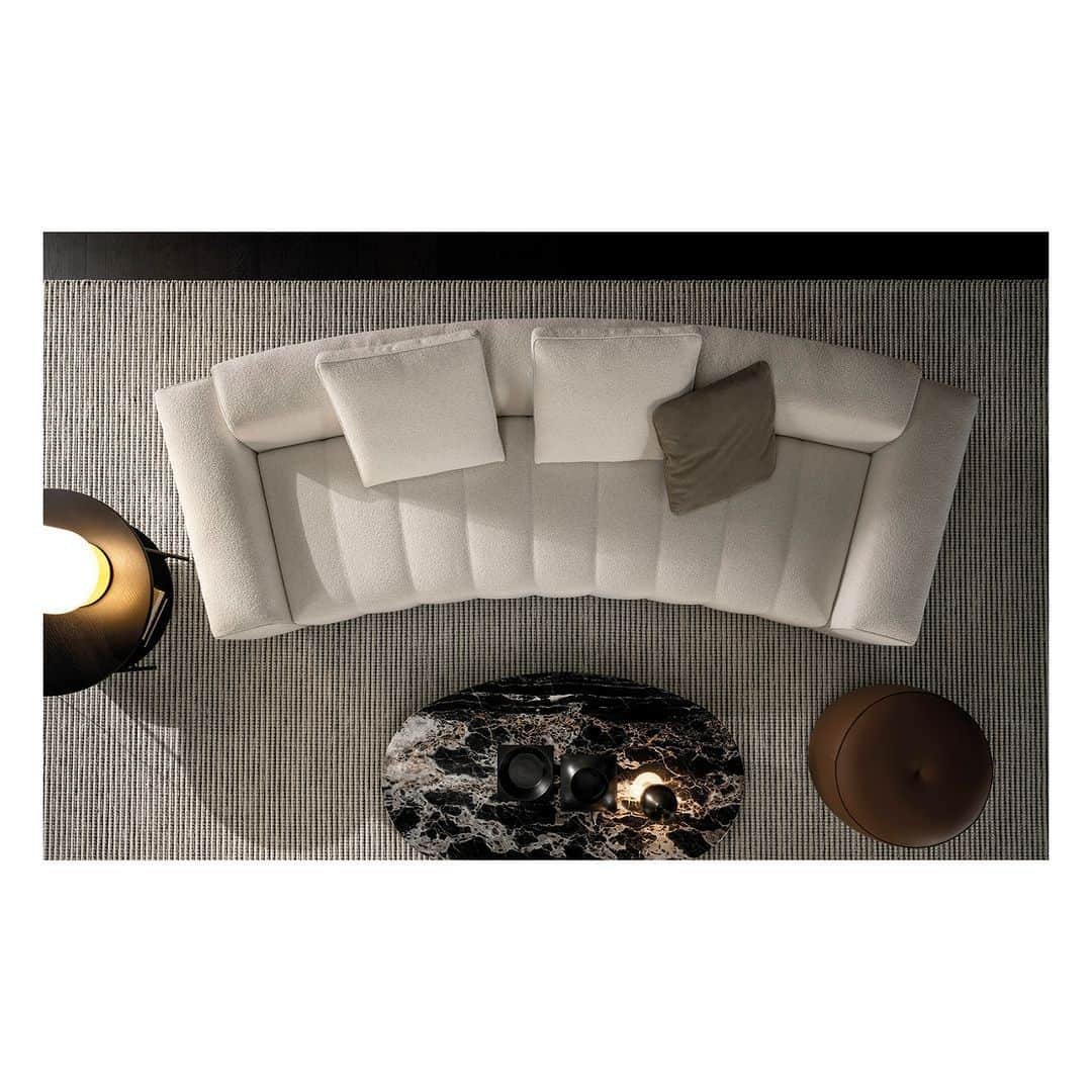 Minotti Londonさんのインスタグラム写真 - (Minotti LondonInstagram)「Immerse yourself into our world of craftsmanship and scroll through the pictures to discover the creation of our iconic Goodman seating system: authentic gestures bring to life a design conceived to last a lifetime.  Discover more at the link in bio.  Rodolfo Dordoni design  #minotti #minotti2023collection #goodman #seatingsystem #rodolfodordoni #interiordesign #designlover #madeinitaly」12月15日 17時43分 - minottilondon