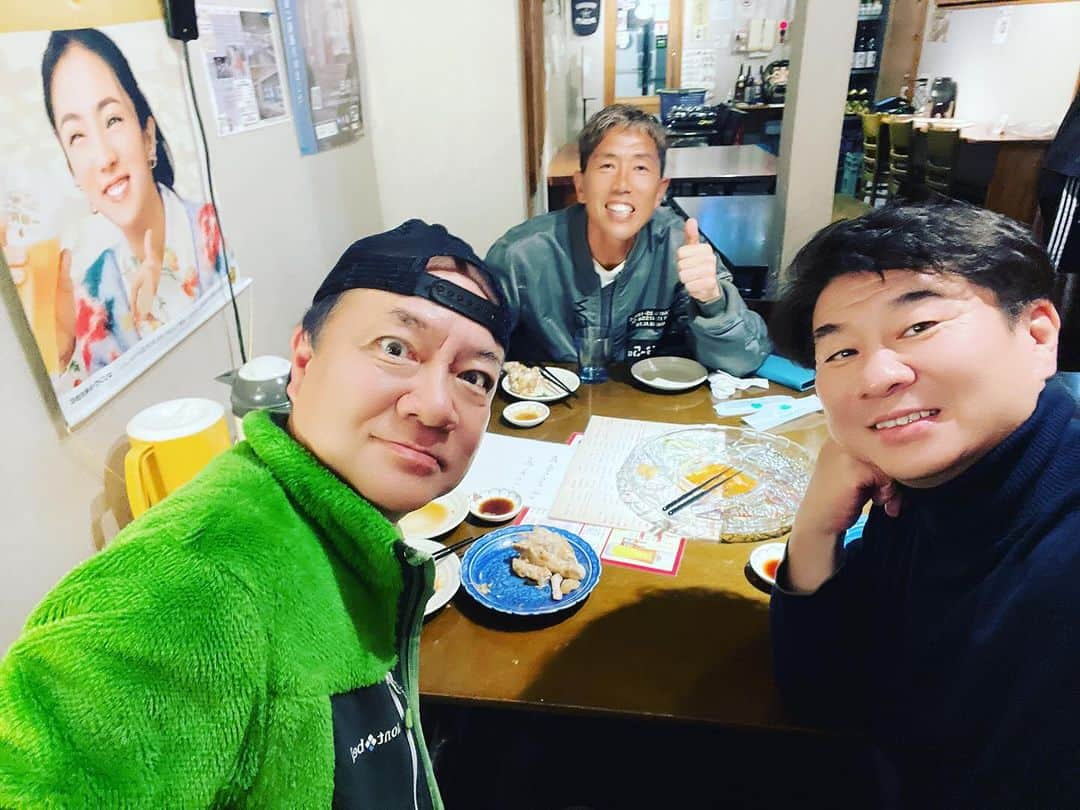 山内要さんのインスタグラム写真 - (山内要Instagram)「第2回熊本都市伝説の会☺️  熊本ローカルな話〜世界経済〜政治〜健康様々な都市伝説を・・😀帰り道真っ暗なクリスマスマーケットへ😀笑　#熊本 #都市伝説 #クリスマスマーケット」12月15日 17時36分 - keitokujiro