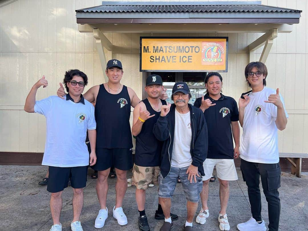 杉本裕太郎さんのインスタグラム写真 - (杉本裕太郎Instagram)「ハワイ②🏖️ #比嘉さんから虹が出た #のぶさん疑惑の3birdie #Tさん自分見失う #たいちゃん顔こまい #みんなでおそろコーデ #大城滉二さん財布とパスポートなくしたけど見つかる #フラダンス部」12月15日 17時50分 - 99tarosu345