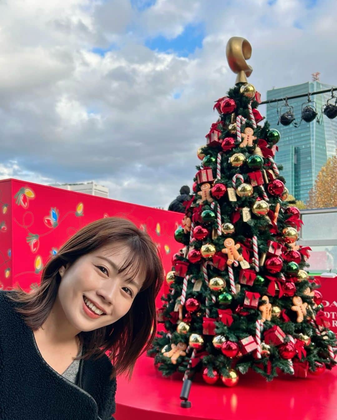 田中萌のインスタグラム：「* あと10日でクリスマス🎄❤️ かわいいツリーを見つけました☺️  #クリスマスツリー#クリスマス#🎄」