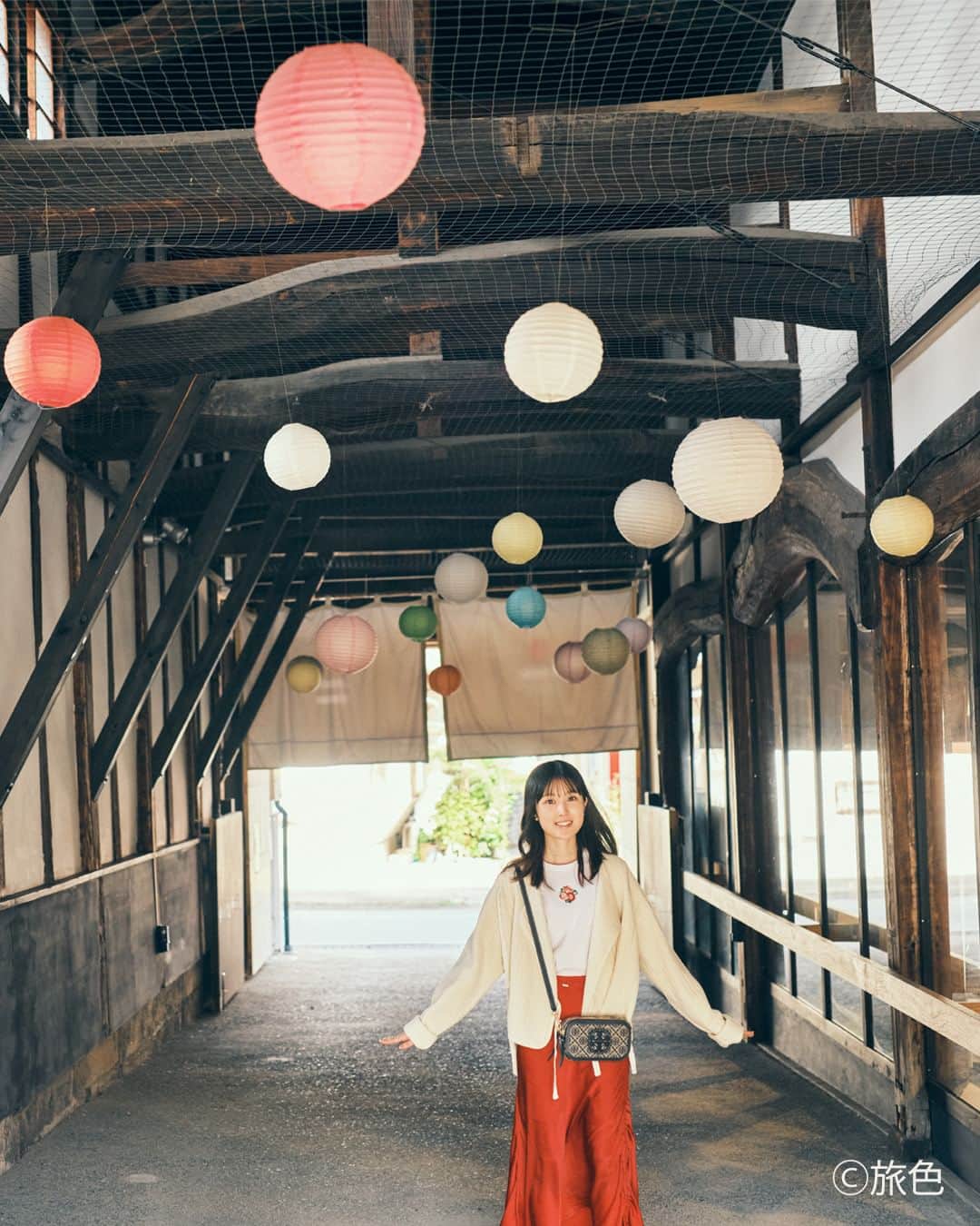 旅色さんのインスタグラム写真 - (旅色Instagram)「⚡SNS限定未公開ショット⚡旅色FO-CAL｜熊本県御船町特集📷✨  ＜ 🚩スペシャルナビゲーター：#福本莉子 さん＞  11月27日に公開された【旅色FO-CAL｜熊本県御船町特集】 もうみなさんチェックしましたか？♩ 今回は本誌には収まりきらなかった未公開ショットをSNSで大公開！！  ・ +‥‥‥‥‥‥‥+‥‥‥‥‥‥‥+  ＜＜📖記事一部抜粋＞＞  Q. これまでに熊本県や御船町を訪れたことはありましたか？🤔  小学生の頃、修学旅行で熊本に行きました。阿蘇山で乗馬をした思い出があります。御船町は今回が初めてなのですが、私、恐竜が好きで、休みの日に博物館に行くこともあるほど。今回の旅先が「恐竜の郷」と聞いたときは純粋にうれしかったです🦖♩  +‥‥‥‥‥‥‥+‥‥‥‥‥‥‥+・・・つづきは電子雑誌で♩ ・ ・  電子雑誌は旅色Instagramトップのリンクからご覧ください📖 ▶︎▷▶︎ @tabiiro  ・ ・ https://tabiiro.jp/book/fo-cal/mifune/interview/  #旅色 #旅色FOCAL #国内旅行 #国内旅行好き #旅 #旅行 #友達旅行 #女子旅 #ひとり旅行 #1泊2日 #旅行好き #旅行プラン #熊本県 #熊本旅行 #熊本観光 #御船町 #恐竜の郷御船町 #恐竜博物館 #熊本グルメ #tabiiro #japantrips #japanguide」12月15日 18時00分 - tabiiro