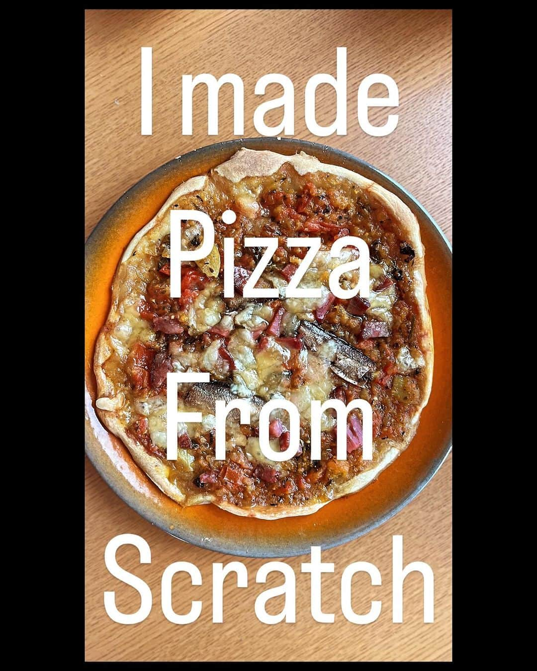 美波のインスタグラム：「I had no idea it was so easy breezy to make a pizza. You can experience so many little pleasures step by step. It was an adventure making it, and it numbed me to eating it 🍕  ピザ作りってこんなに簡単だとは思わなかった。一歩一歩手順を辿っていく旅、小さな喜びに出会った。食べたらシビれた。  #昨日より美味しくできた」