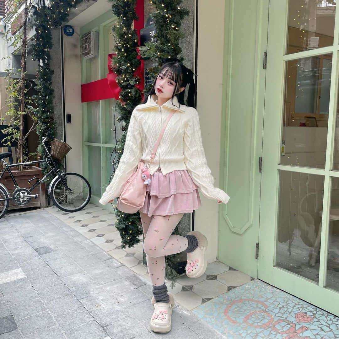村田実果子のインスタグラム：「🎀🧤☃️ #märchenfashion」