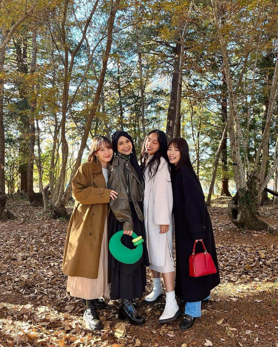 海老沢恵莉香さんのインスタグラム写真 - (海老沢恵莉香Instagram)「With my gals❤️‍🔥 Mau upload video halal trip kemaren, inshaAllah besok! Tunggu ya😙  #halalnavitrip」12月15日 18時06分 - erika_ebisawa