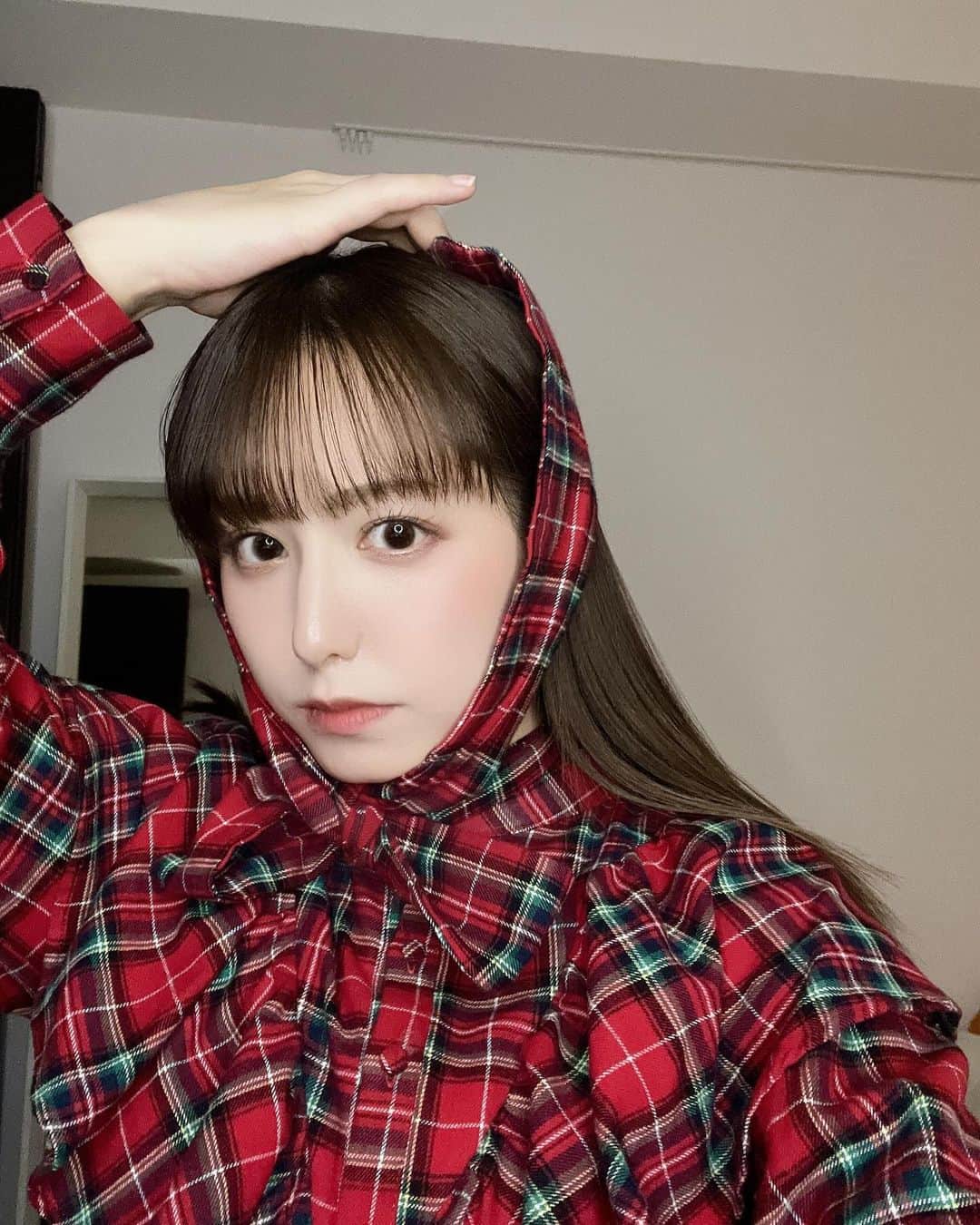 前田美里さんのインスタグラム写真 - (前田美里Instagram)「赤ずきん…🟥 . . ONE PIECE #jouetie  . . #自撮り #グラビア #写真集 #記憶の雫 #講談社 #グラビアアイドル  #アイドル #水着  #被写体 #ファインダー越しの私の世界 #写真好きな人と繋がりたい  #写真 #ヲタク #フォロー #フォロワー募集中 #gravure #idol #japanesegirl #follow #followme #좋아요 #팔로우미 #팔로미 #오오티디 #화보　#selfie」12月15日 18時20分 - maeda_misato