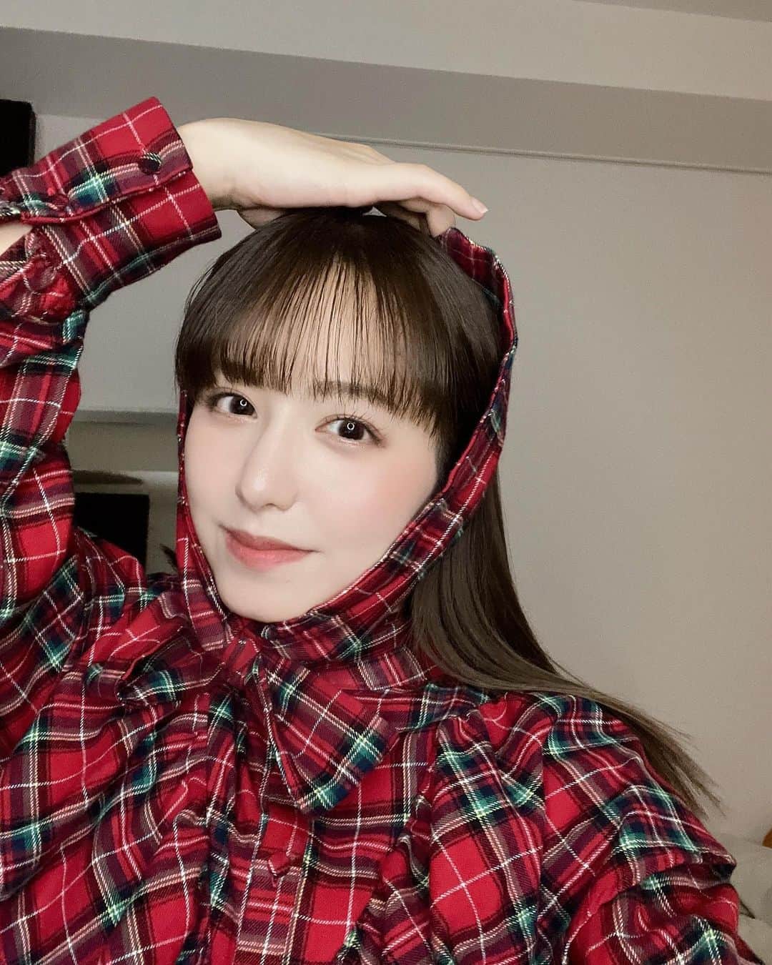 前田美里さんのインスタグラム写真 - (前田美里Instagram)「赤ずきん…🟥 . . ONE PIECE #jouetie  . . #自撮り #グラビア #写真集 #記憶の雫 #講談社 #グラビアアイドル  #アイドル #水着  #被写体 #ファインダー越しの私の世界 #写真好きな人と繋がりたい  #写真 #ヲタク #フォロー #フォロワー募集中 #gravure #idol #japanesegirl #follow #followme #좋아요 #팔로우미 #팔로미 #오오티디 #화보　#selfie」12月15日 18時20分 - maeda_misato