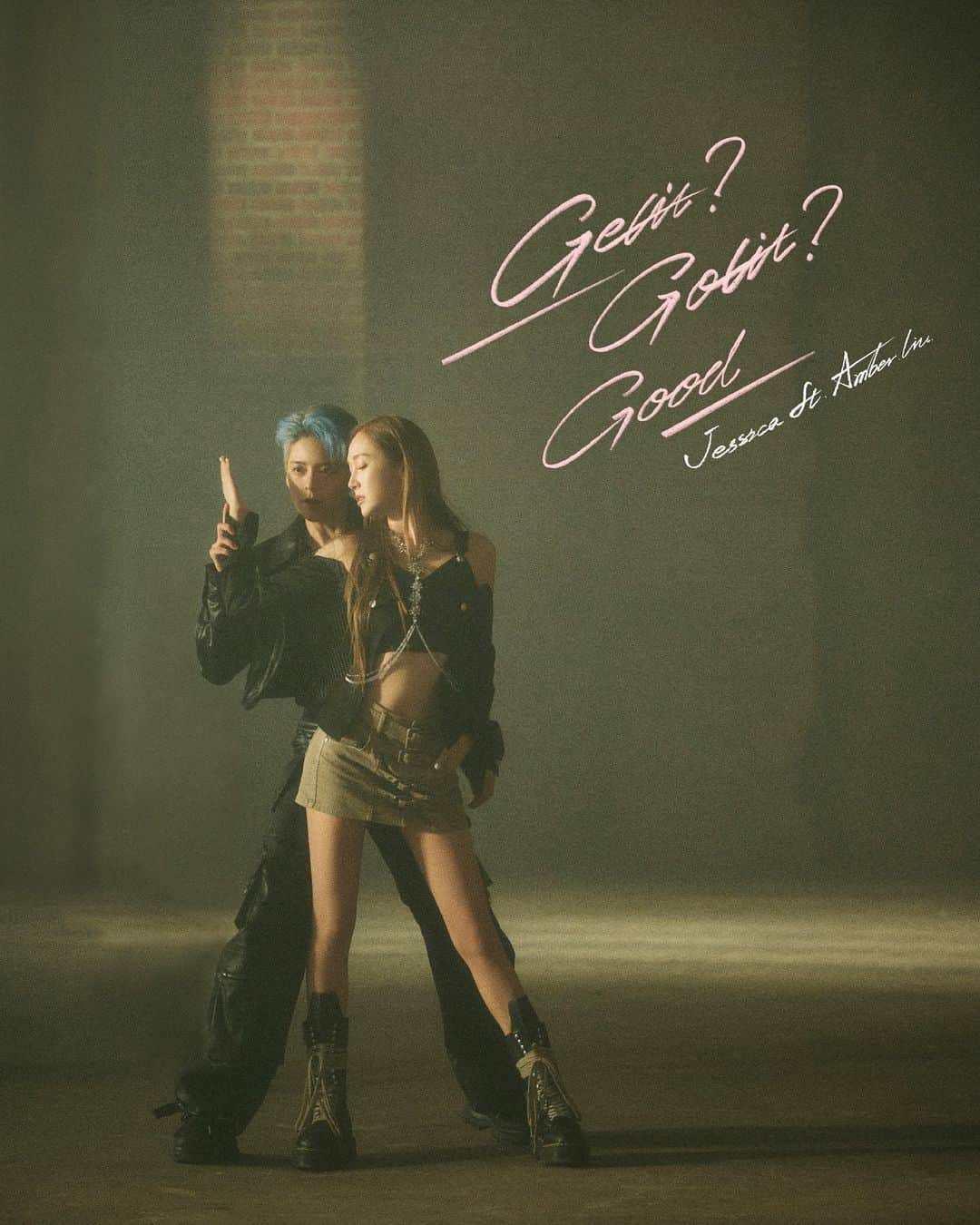 アンバー のインスタグラム：「Get it? Got it? Good M/V OUT NOW 🎧🎥🖤🎶 【 Link in Bio 】 #Jessica #GetItGotItGood #Amber #JessicaAndAmber #JessicaGetitGotitGood」