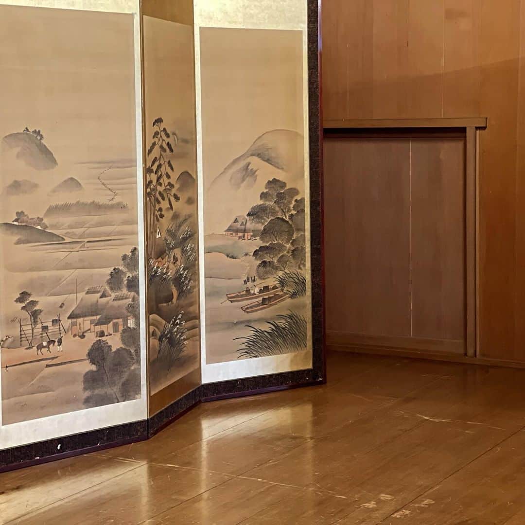 三浦瑠麗さんのインスタグラム写真 - (三浦瑠麗Instagram)「きょうは藍大島で鎌倉にお出かけ。 お蕎麦のち文楽。 お人形を触って少し動かしてみました。重い。そして当たり前だけど、難しい。 帯は成匠さんから。簪はアンティークの翡翠、トルコ玉の帯締め。」12月15日 18時29分 - lullymiura