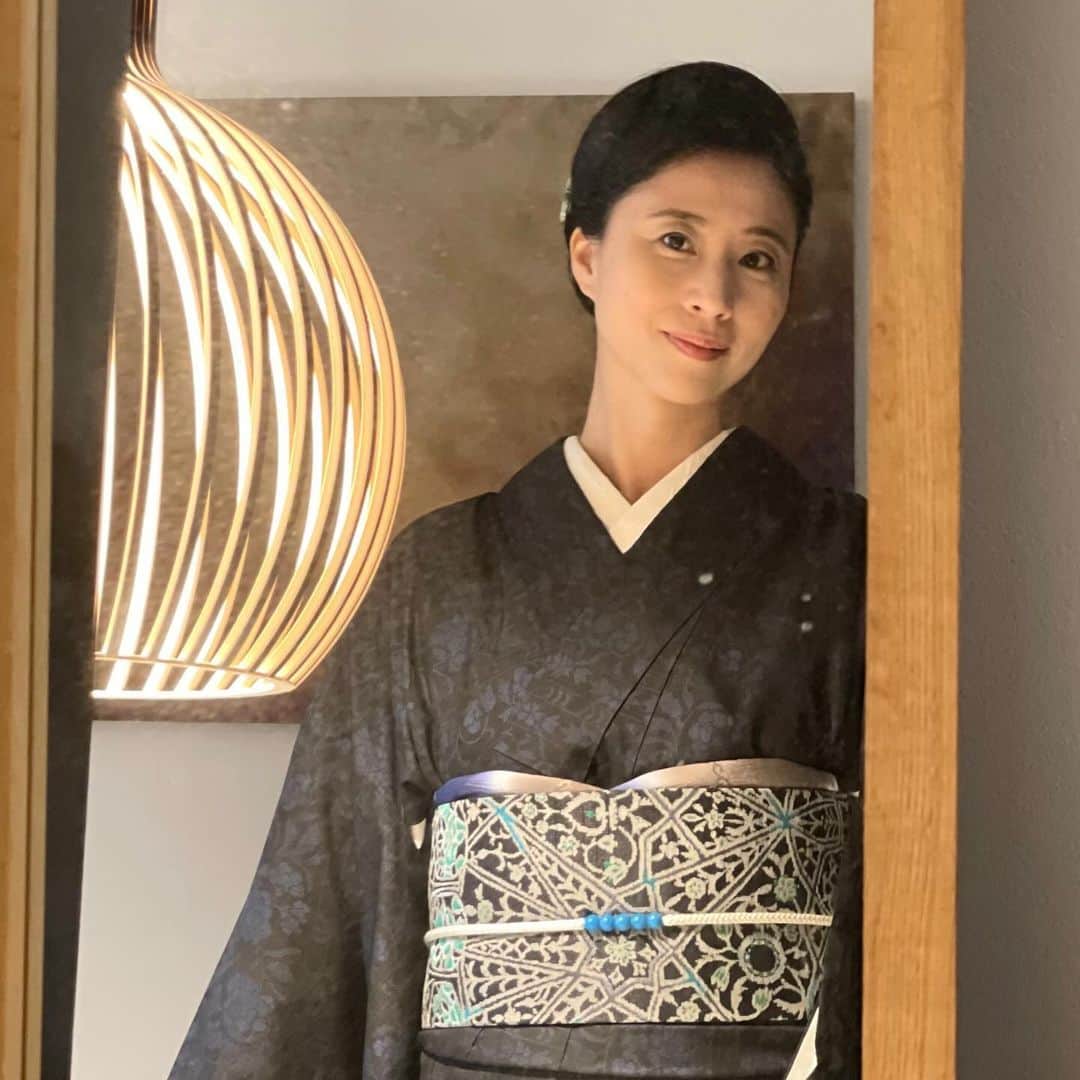 三浦瑠麗さんのインスタグラム写真 - (三浦瑠麗Instagram)「きょうは藍大島で鎌倉にお出かけ。 お蕎麦のち文楽。 お人形を触って少し動かしてみました。重い。そして当たり前だけど、難しい。 帯は成匠さんから。簪はアンティークの翡翠、トルコ玉の帯締め。」12月15日 18時29分 - lullymiura