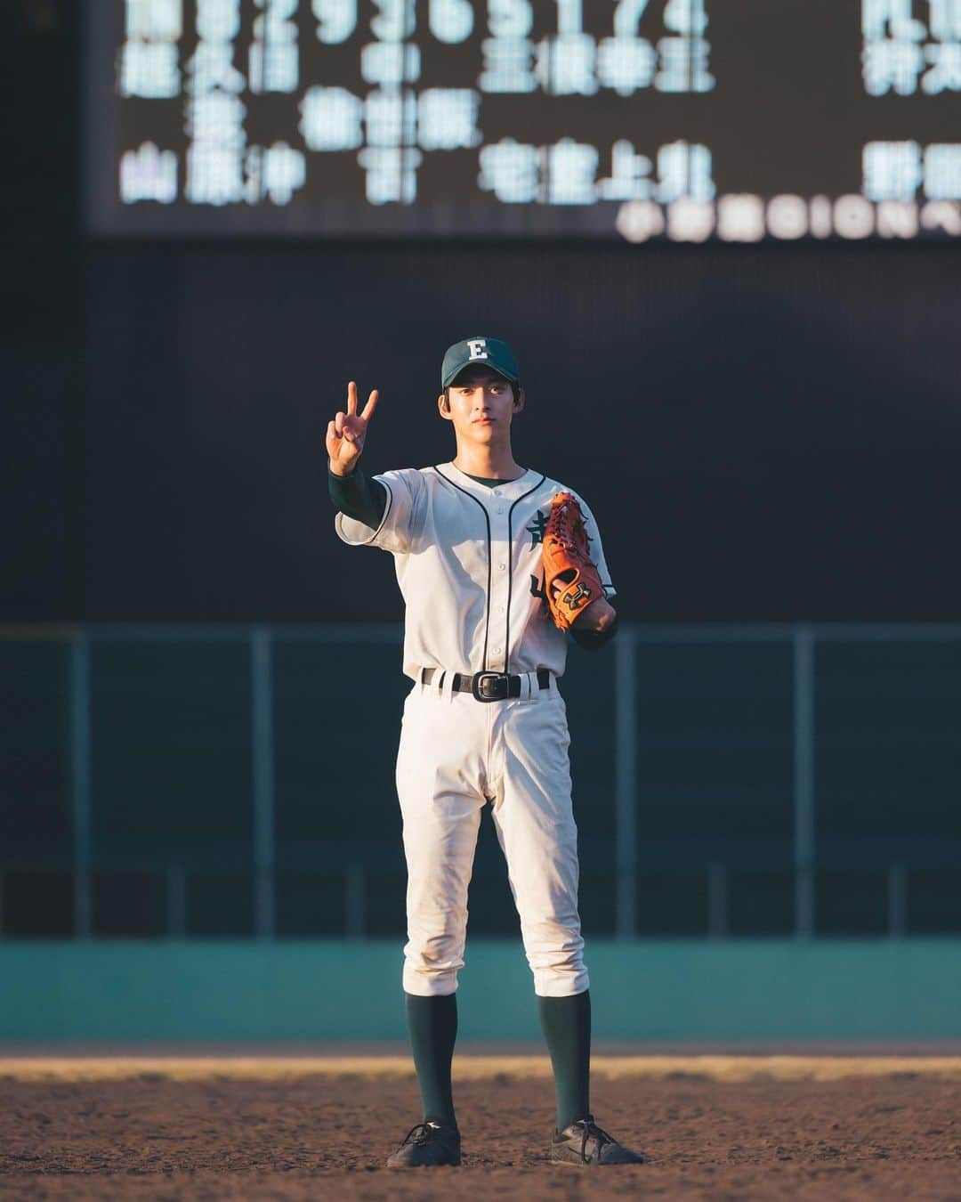 下剋上球児のインスタグラム：「⚾️✌︎  キャプテン椿谷オフショット📸 チャンジャと言っていたと金T真倫が 最高にかっこいいキャプテンになりました✨  #tbs #日曜劇場 #下剋上球児 #12月17日よる9時最終話放送✨✨」