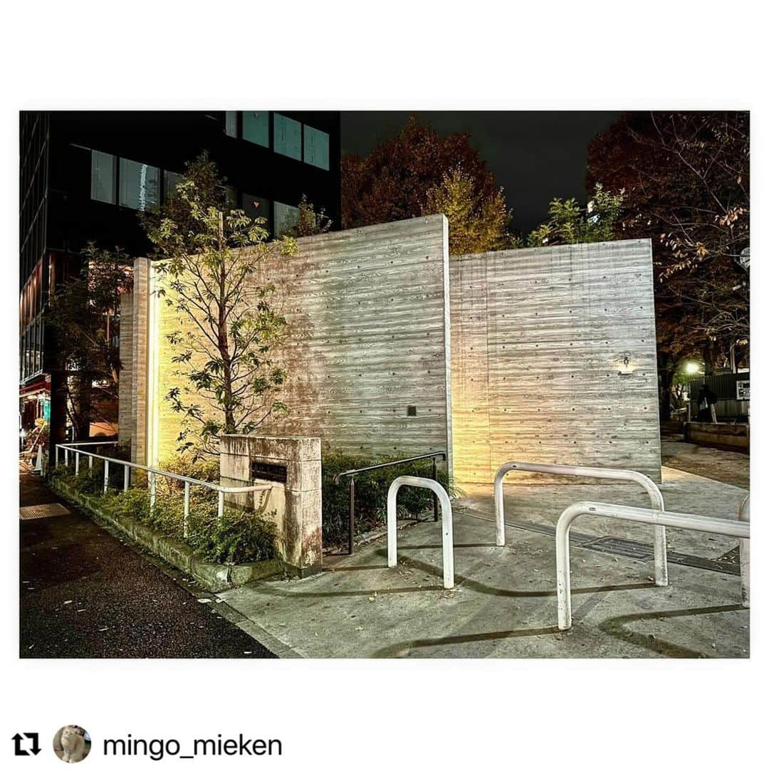 片山正通さんのインスタグラム写真 - (片山正通Instagram)「#Repost @mingo_mieken with @use.repost ・・・ ・ Tokyo Toilet巡り 今更だけど、 映画Perfect Days公開間近で話題の 渋谷区に点在する17箇所のデザイン公衆トイレ 夜間限定で巡って来ました…。 14 恵比寿公園トイレ 渋谷区恵比寿西1-19-1 Creatar インテリアデザイナー 片山正通・アンダーウォール 詳しくは↓ https://tokyotoilet.jp/sasazuka_greenway/ #tokyotoilet  #perfectdays  #公衆トイレ #公園トイレ #thetokyotoiletプロジェクト  #thetokyotoilet巡り #片山正通  #design  #architecture  #夜の景」12月15日 18時37分 - masamichi_katayama