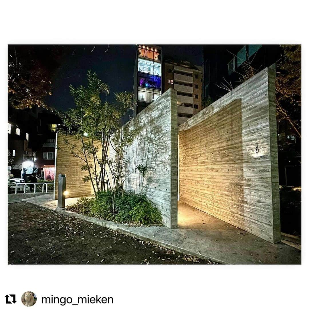 片山正通のインスタグラム：「#Repost @mingo_mieken with @use.repost ・・・ ・ Tokyo Toilet巡り 今更だけど、 映画Perfect Days公開間近で話題の 渋谷区に点在する17箇所のデザイン公衆トイレ 夜間限定で巡って来ました…。 14 恵比寿公園トイレ 渋谷区恵比寿西1-19-1 Creatar インテリアデザイナー 片山正通・アンダーウォール 詳しくは↓ https://tokyotoilet.jp/sasazuka_greenway/ #tokyotoilet  #perfectdays  #公衆トイレ #公園トイレ #thetokyotoiletプロジェクト  #thetokyotoilet巡り #片山正通  #design  #architecture  #夜の景」