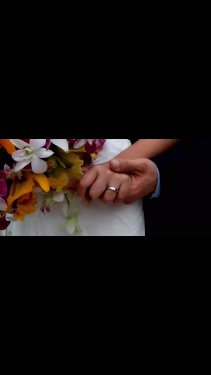 パストール・マルドナドのインスタグラム：「Bodas de Acero 👰🏻🤵🏻  Después de diez años juntos, once es uno más para seguir sumando días de amor en la mejor compañía.   Este momento fue mucho mas mágico de como lo había soñado.  Lugar perfecto, compañía perfecta, el hombre de mi vida y el amor más infinito que pueda existir.   Cuando éramos solo dos, ahora cuatro y quizás más amor que aquel 15 de diciembre.  Feliz Aniversario @pastormaldo Te Amo ❗️❤️ -------------------------------- Steel Wedding 👰🏻🤵🏻  After ten years together, eleven is one more to keep adding days of love in the best company.  This moment was much more magical than I had ever dreamed.  Perfect place, perfect company, the man of my life and the most infinite love that can exist.  When we were just two, now four and maybe more love than that December 15th.  Happy Anniversary @pastormaldo I love you ❗️❤️」