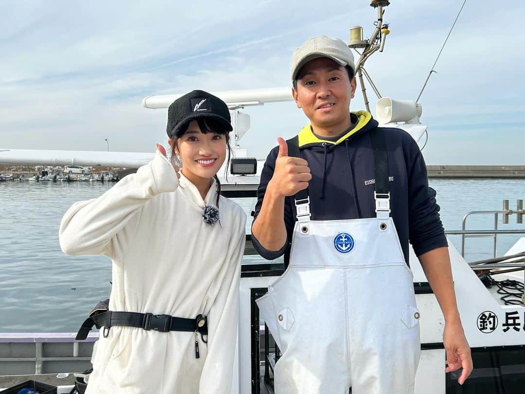 片原恵麻さんのインスタグラム写真 - (片原恵麻Instagram)「淡路島2日目はカットウフグ🐡  9月ぶりにしのぶ姉さんとロケ📹 最近プライベートでなかなか会えてなかったので嬉しい時間でした☺️  この日はマルキユーのあるエサを使ったよ〜🤭カットウフグ、繊細なアタリとグングンくる引きがすごく楽しかった〜!! また後日告知します⋆͛📣  📍栄真丸 @eishinmaru1392  @eishinmaru_yohei   ちなみにコモンフグで87目め👀 ⋱⋰ ⋱⋰ ⋱⋰ ⋱⋰ ⋱⋰ ⋱⋰ ⋱⋰ ⋱⋰ ⋱⋰ ⋱⋰ ⋱⋰ ⋱⋰ #栄真丸#フグ釣り#カットウフグ#釣りガール#釣り女子#釣り#海釣り#ツリジョ#fishing#강태공#낙씨광#ルアマガ女子部#淡路島#淡路島釣り#ビッグフィッシング#ZEQUE#偏光サングラス#タレックス#TALEX#bunnywalk」12月15日 18時46分 - emma_katahara