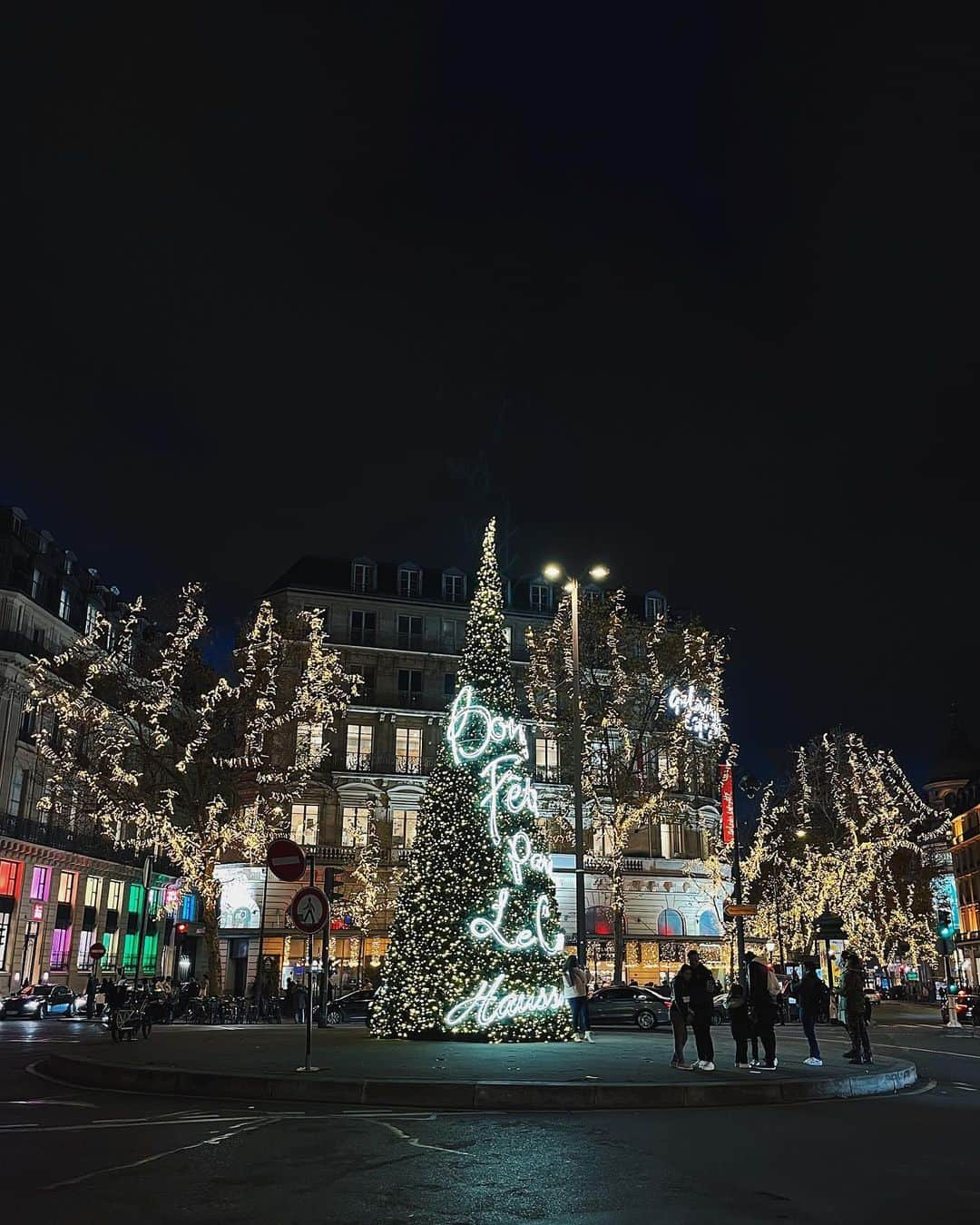 大須賀崇さんのインスタグラム写真 - (大須賀崇Instagram)「Holiday mood in Paris🇫🇷  撮影でパリへ行ってきました。 今年は2回も来ることが出来て、ブッキングして下さったクライアントの皆様には感謝です🌕  #paris #shooting」12月16日 18時00分 - taxin