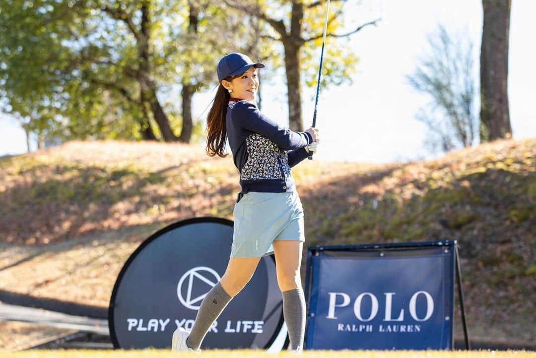 SARAKIMISAKIさんのインスタグラム写真 - (SARAKIMISAKIInstagram)「見返してもめちゃくちゃ綺麗な写真たち📸✨  Ralph Lauren Golf Cup💙🐎 (cosponsored by GDO)  @poloralphlauren  @gdo_golfshop   ラルフローレンゴルフのウェアを 購入した方が参加できるコンペ✨ 当日はゴルフ場のクラシカルな雰囲気も相まって ラルフローレンの上質な世界観が広がってて大興奮🥹✨🐎  私たちもラルフローレンの素敵なコーデで 楽しく女子ラウンドをしてきました💙🤍  この写真達も当日プロのカメラマンが撮ってくれて 印刷した写真とデータが帰りにもらえたの🐎✨ なんて粋なんだ🥹✨✨✨  景品も豪華だし、女子プロとのニアピン対決もあったり とても楽しい1日でした😆✨✨  たくさん写真も動画も撮ってもらったからまた載せる🫶🏻  . . . . .  #ラルフローレンgdo23fw #ラルフローレンゴルフ #gdo #ゴルフ女子コーデ #ゴルフ #ゴルフ女子 #ゴルフウェア #ゴルフコーデ #ゴルフ場  #ゴルフ好きな人と繋がりたい #ゴルフ好き #golf #golfwear #golfswing #golfwear #golffashion #golfstagram #골프 #골프스타그램 #골프장 #라운드 #골프스윙  #高尔夫球 #高尔夫 #กอล์ฟ」12月15日 18時57分 - misarasara.golf