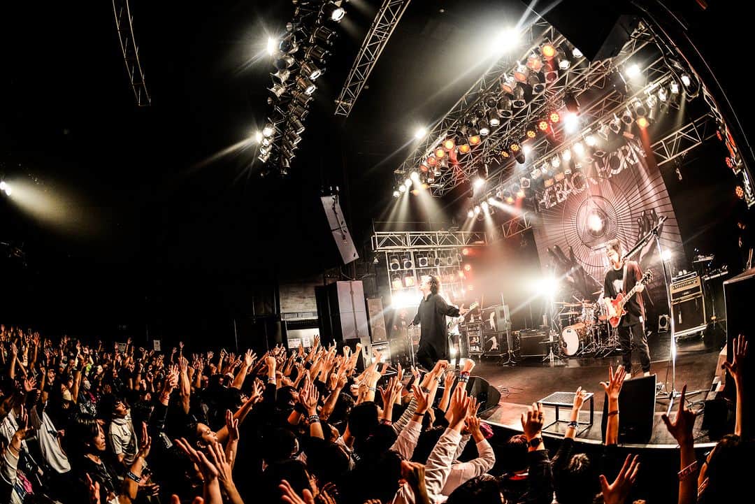 THE BACK HORNさんのインスタグラム写真 - (THE BACK HORNInstagram)「［LIVE PHOTO］ 2023.12.10 sun THE BACK HORN 25th Anniversary 「KYO-MEIワンマンツアー」〜共鳴喝采〜 at 福岡DRUM LOGOS ------------------- ▶︎NEXT LIVE 2023.12.16 sat THE BACK HORN 25th Anniversary 「KYO-MEIワンマンツアー」〜共鳴喝采〜 at 仙台Rensa ※SOLD OUT‼️  #共鳴喝采 #TBH25th #THEBACKHORN #バックホーン #バクホン #LIVEPHOTO」12月15日 19時06分 - thebackhorn