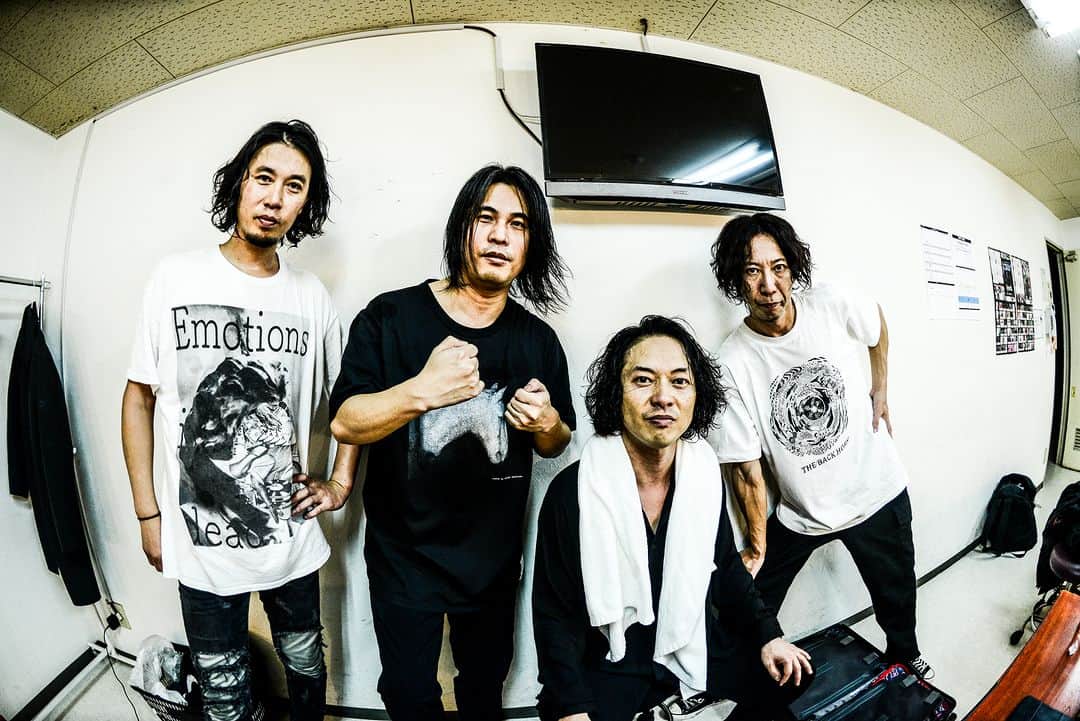 THE BACK HORNさんのインスタグラム写真 - (THE BACK HORNInstagram)「［LIVE PHOTO］ 2023.12.10 sun THE BACK HORN 25th Anniversary 「KYO-MEIワンマンツアー」〜共鳴喝采〜 at 福岡DRUM LOGOS ------------------- ▶︎NEXT LIVE 2023.12.16 sat THE BACK HORN 25th Anniversary 「KYO-MEIワンマンツアー」〜共鳴喝采〜 at 仙台Rensa ※SOLD OUT‼️  #共鳴喝采 #TBH25th #THEBACKHORN #バックホーン #バクホン #LIVEPHOTO」12月15日 19時06分 - thebackhorn