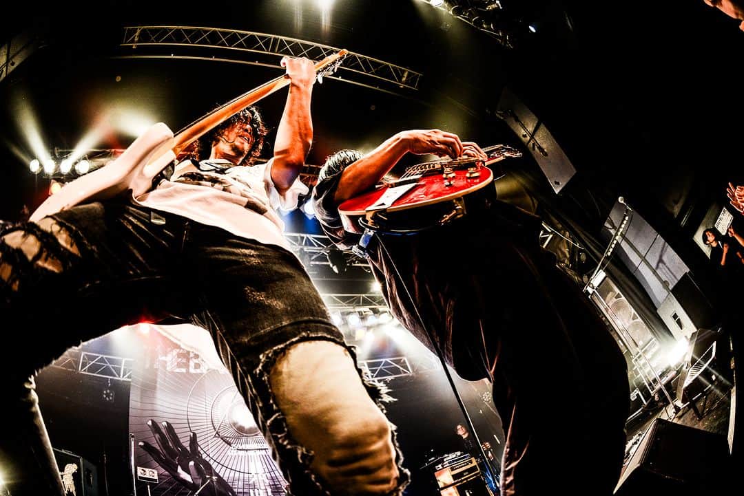 THE BACK HORNさんのインスタグラム写真 - (THE BACK HORNInstagram)「［LIVE PHOTO］ 2023.12.10 sun THE BACK HORN 25th Anniversary 「KYO-MEIワンマンツアー」〜共鳴喝采〜 at 福岡DRUM LOGOS ------------------- ▶︎NEXT LIVE 2023.12.16 sat THE BACK HORN 25th Anniversary 「KYO-MEIワンマンツアー」〜共鳴喝采〜 at 仙台Rensa ※SOLD OUT‼️  #共鳴喝采 #TBH25th #THEBACKHORN #バックホーン #バクホン #LIVEPHOTO」12月15日 19時06分 - thebackhorn