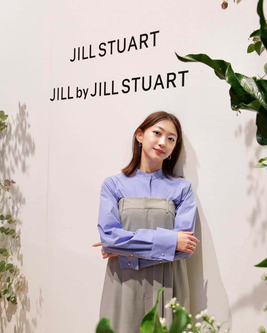 田辺かほさんのインスタグラム写真 - (田辺かほInstagram)「. @jillstuart.jp と @jillbyjillstuart_official の SSの展示会へお邪魔しました♡ 春でちょうどリブランディングして1年が経つそう✨ 1年あっという間だね😳 . リブランディングして初めてみたときからJILLのイメージが変わりとても好きになったブランドです！ . 生地や形に品があり綺麗に着こなしたい！っていうとにはもってこいだし、今年は沢山着たなあ . 一足先に試着もできてオーダーもしたので届くのが楽しみだな🤭また来年の春も着れるのが楽しみ🌸 . . . . . #JILLSTUART #JILL_24SS #ジルスチュアート  #WJ_withJILLSTUART」12月15日 19時19分 - kaho__tanabe