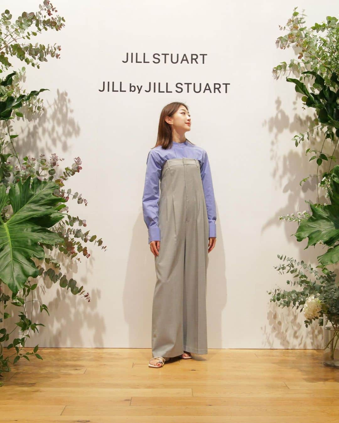 田辺かほさんのインスタグラム写真 - (田辺かほInstagram)「. @jillstuart.jp と @jillbyjillstuart_official の SSの展示会へお邪魔しました♡ 春でちょうどリブランディングして1年が経つそう✨ 1年あっという間だね😳 . リブランディングして初めてみたときからJILLのイメージが変わりとても好きになったブランドです！ . 生地や形に品があり綺麗に着こなしたい！っていうとにはもってこいだし、今年は沢山着たなあ . 一足先に試着もできてオーダーもしたので届くのが楽しみだな🤭また来年の春も着れるのが楽しみ🌸 . . . . . #JILLSTUART #JILL_24SS #ジルスチュアート  #WJ_withJILLSTUART」12月15日 19時19分 - kaho__tanabe