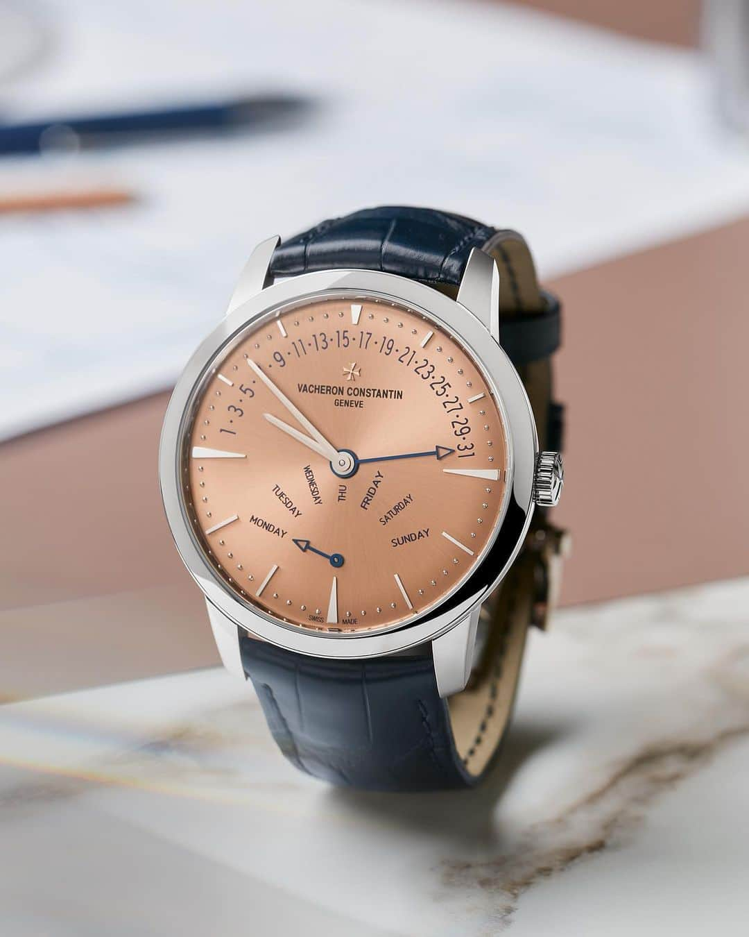 ヴァシュロン コンスタンタンのインスタグラム：「Salmon dials: 🔥 or ❤️?  Since its founding in 1755, Vacheron Constantin has cultivated the refinement of its watches as an art form.  These notions are reflected in the Patrimony retrograde day-date (1st picture) with a salmon-coloured dial. A rare combination of retrograde complications evoking the iconoclastic displays of the 1920s and 1930s.  The classically inspired Traditionnelle perpetual calendar chronograph (2nd picture) is powered by in-house Calibre 1142 QP, one of the most prestigious chronograph movements enhanced by the perpetual calendar complication and crafted in the purest tradition of Haute Horlogerie.  #VacheronConstantin #OneOfNotMany #vacheron #thehourlounge #watches #watch #watchesofinstagram #horology #watchoftheday #instawatch」