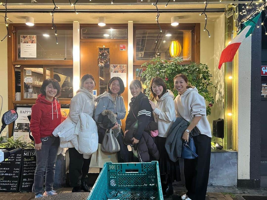 尾崎里紗さんのインスタグラム写真 - (尾崎里紗Instagram)「関西女子会✨ファッションはパーカー縛り💡 みんなで楽しくいろんな話をして楽しい時間でした！ ご飯もおいしかったー😊 ⁡ ありがとうございました！ ⁡ ⁡」12月15日 19時24分 - risaozaki410