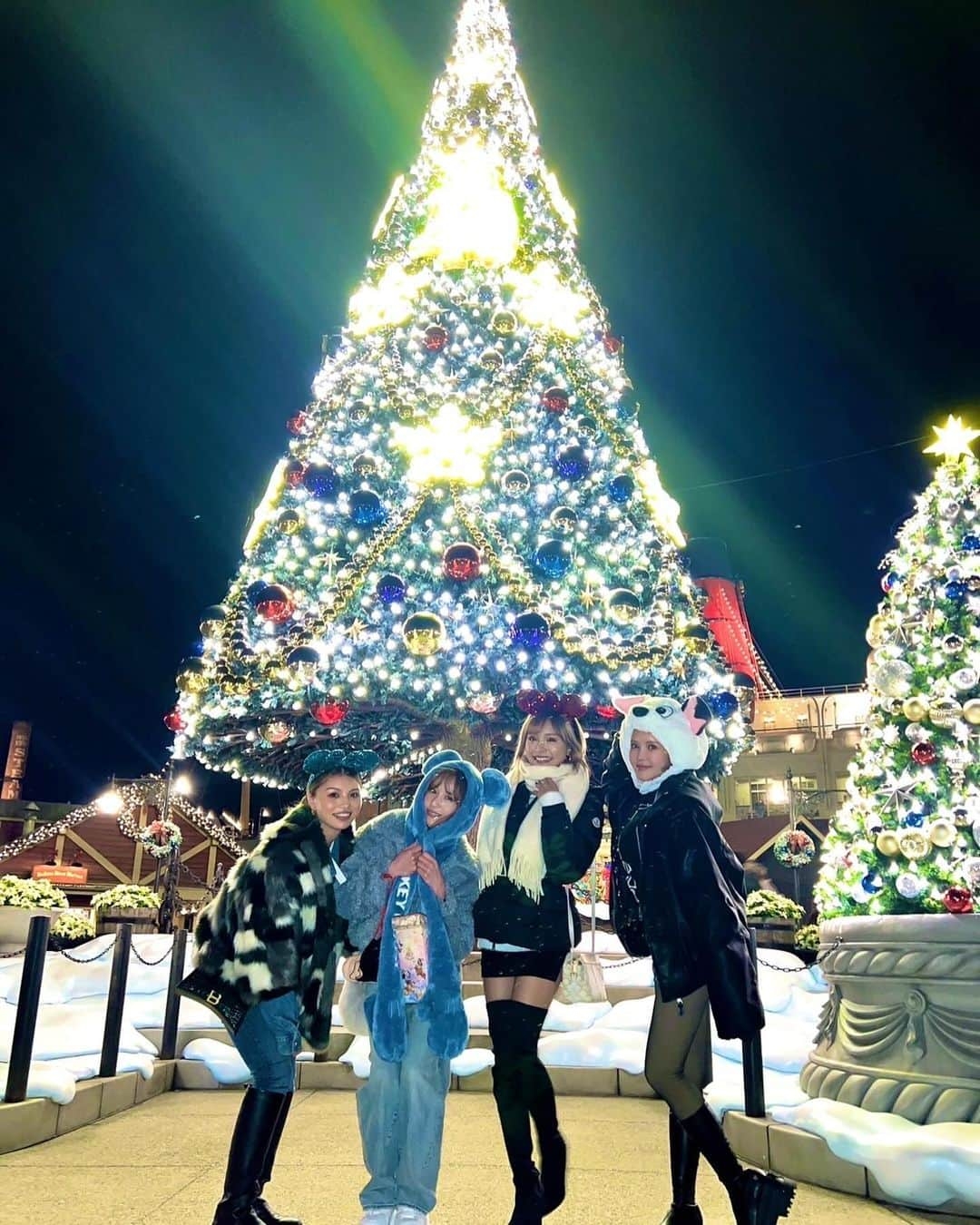 marinさんのインスタグラム写真 - (marinInstagram)「Christmas Disney🐭🧑‍🎄🎄💖 雰囲気かわいすぎたっ😘✨ ななかちゃん誘ってくれて ありがとう😍✨ なっちゃん、はるぴよちゃんとも 仲良くなれて嬉しい☺️💖 みんな可愛すぎた👼🍑」12月15日 19時25分 - maririn__78