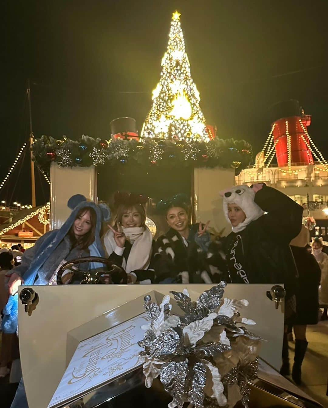 marinさんのインスタグラム写真 - (marinInstagram)「Christmas Disney🐭🧑‍🎄🎄💖 雰囲気かわいすぎたっ😘✨ ななかちゃん誘ってくれて ありがとう😍✨ なっちゃん、はるぴよちゃんとも 仲良くなれて嬉しい☺️💖 みんな可愛すぎた👼🍑」12月15日 19時25分 - maririn__78