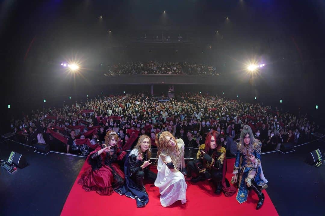 HIZAKIのインスタグラム：「2023/12/14 CHATEAU DE VERSAILLES 　 Zepp Haneda #Versailles」