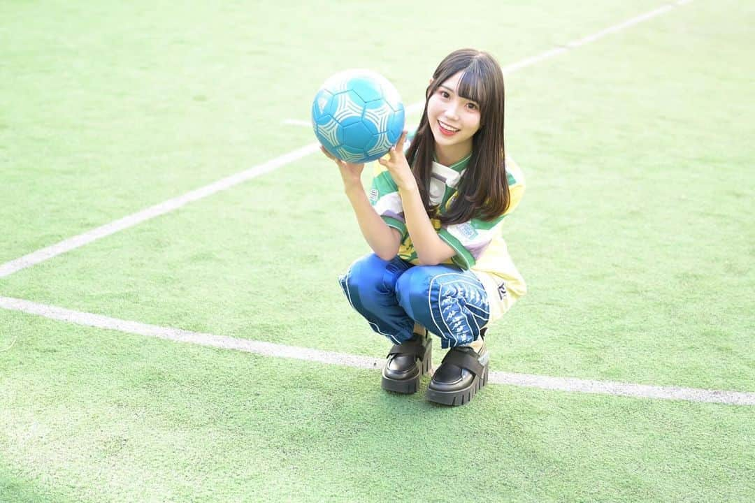 尾上美月のインスタグラム：「マネージャー風ショット🤭⚽️💕  ちなみに、マネージャー経験はありません😅  10年間プレイヤーでした🏃‍♀️  #女子サッカー #サッカー #サッカー女子 #ユニフォーム #ユニフォーム女子 #スポーツ女子 #スポーツ #マネージャー #ootd #ootdfashion #fyp #anrealstore #fyp #soccer @anreal_store_official」