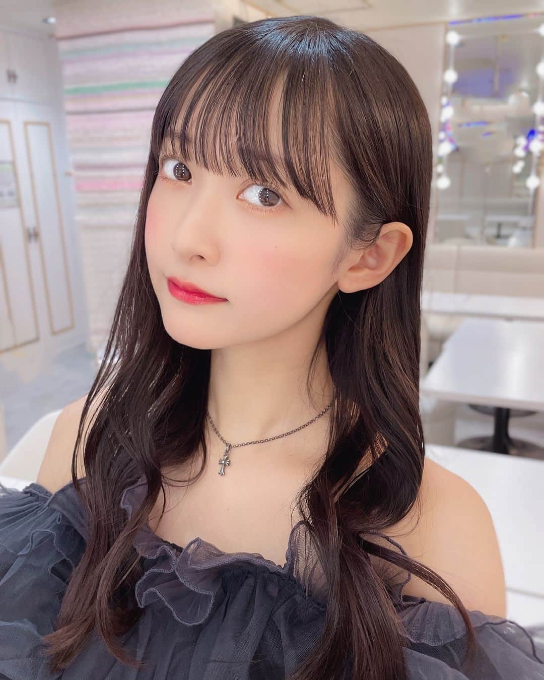 粟津麻依のインスタグラム：「お肌のメンテナンス行ってきました💎⟡.·  いつもメンテナンスでお世話になっている ももさんが独立されたので ピコトーニングとエレクトロポレーションの 施術を受けてきました(・-・)🫶🏻💓  いつも丁寧でありがたい〜 今年もお世話になりましたっ！」