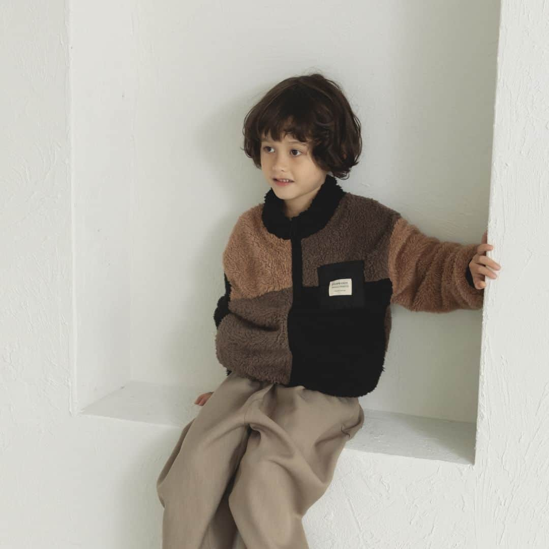 coucou manon フォトイベントをする子供服ブランドさんのインスタグラム写真 - (coucou manon フォトイベントをする子供服ブランドInstagram)「＼楽天市場にてお得なセール開催中👛／ 全品対象！楽天で3点以上ご購入いただくと30%OFFに🤎  ふわふわで肌触りのいいボアフリースアウターも対象だよ🐏  - - - - - - - - - - - - - - - - - - - - - - - - - - - - - 質問や感想はコメントにてお待ちしております💫 📍気になる投稿は「保存」を押してね📍  #ペアマノン #pairmanon #キッズ #キッズ服 #子供 #子ども #子供服 #子ども服 #こども #こども服 #キッズファッション #女の子キッズ #男の子キッズ #女の子コーデ #男の子コーデ #クリスマスコーデ #新作アイテム #秋冬コーデ #お出かけコーデ #リンクコーデ #おでかけ #pairmanon購入品 #楽天購入品 #ペアマノン購入品 #キッズジャケット #ボア #楽天 #楽天市場セール #キッズアウター」12月15日 20時00分 - pairmanon