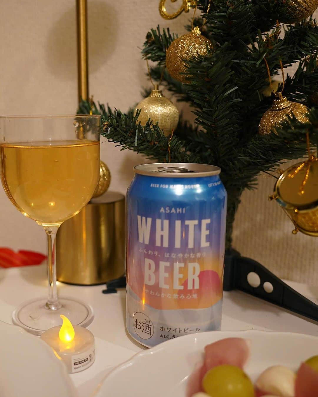 よねいはるかさんのインスタグラム写真 - (よねいはるかInstagram)「🎄✨🥂  12月は街中がクリスマスの雰囲気で包まれて大好き。 各地のクリスマスマーケットを毎年楽しみにしているんだけど、 今年はお友達のお家でやってみた☺️  ホワイトビールで乾杯。 おつまみ感覚でさらっと食べれるものをセレクト🍕🥣  このビール、オレンジピールのような味わいで とっても飲みやすくて美味しかった〜！♡  #PR #アサヒホワイトビール #おうちクリスマスマーケット」12月15日 20時01分 - rabbit____2