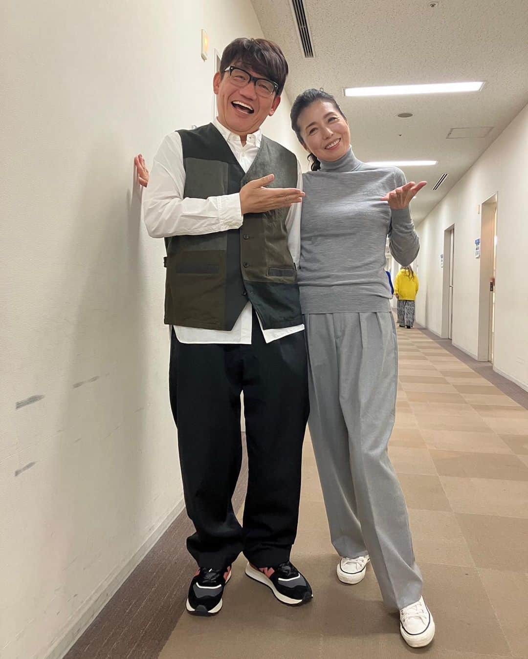 高橋ひとみさんのインスタグラム写真 - (高橋ひとみInstagram)「今日、隣のスタジオで収録中のずんの飯尾和樹さんに遭遇しました😆 思わずパチリ📸 #ずん飯尾和樹　さん #飯尾和樹　さん  #johnsmedleyjp @johnsmedleyknitwear.jp」12月15日 20時12分 - hitomi_momoe