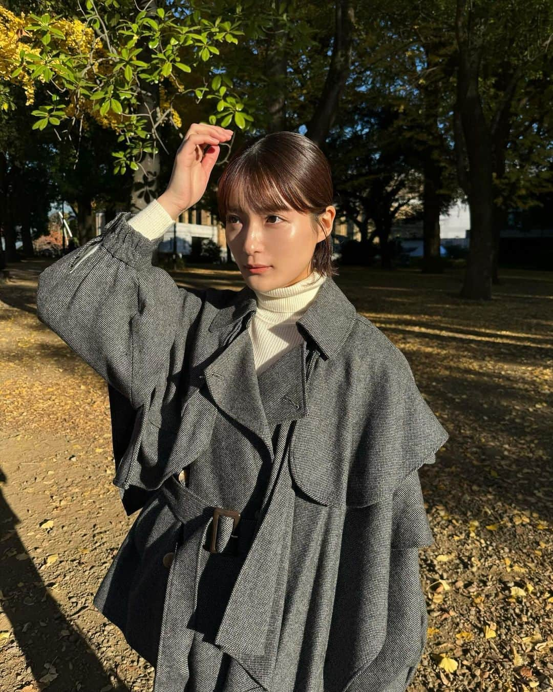 織田奈那さんのインスタグラム写真 - (織田奈那Instagram)「去年買ったお気に入りのコート🍂 3枚目は木の幹と私です」12月15日 20時11分 - odanana924