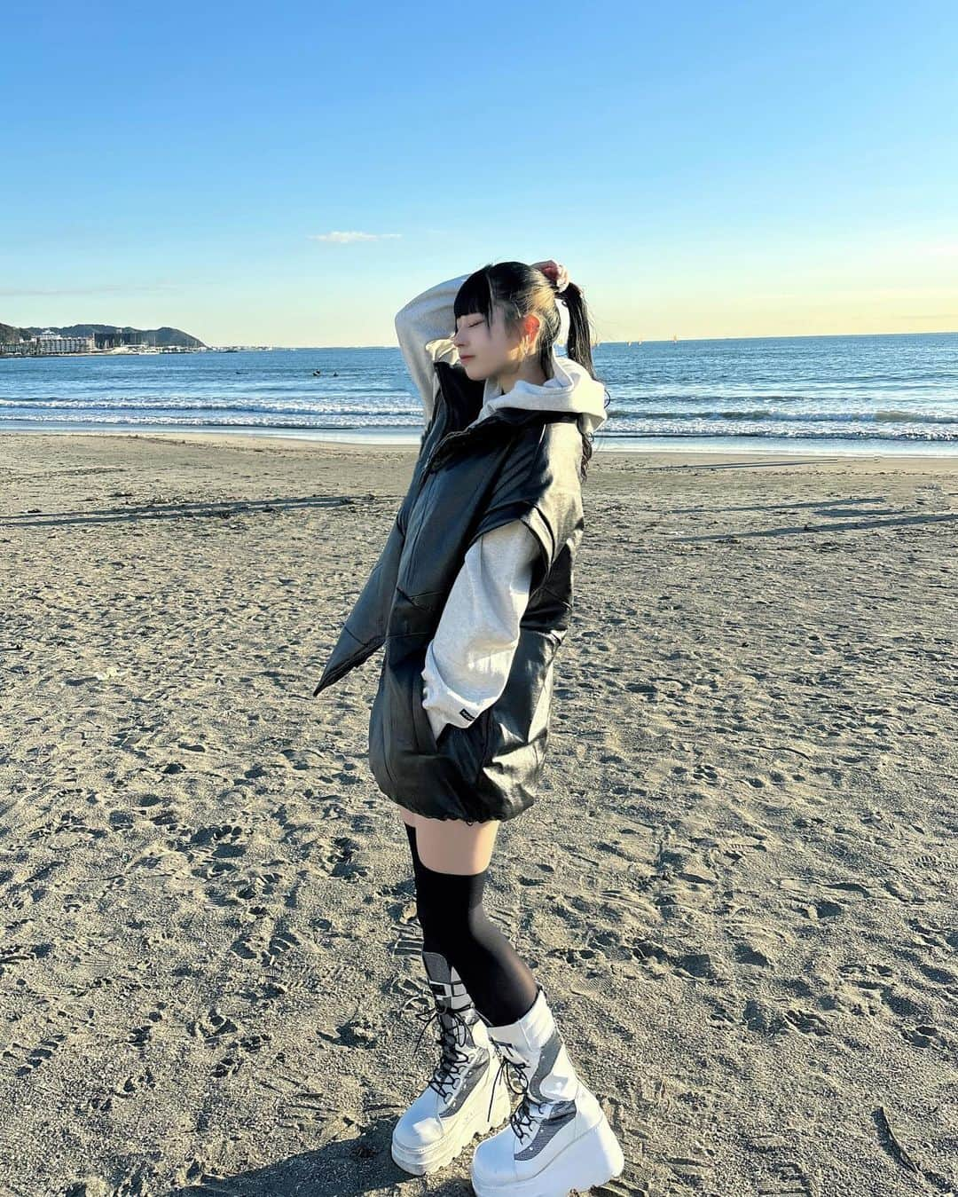 狐波ろんさんのインスタグラム写真 - (狐波ろんInstagram)「海の空気気持ちかた」12月15日 20時07分 - ron_konami